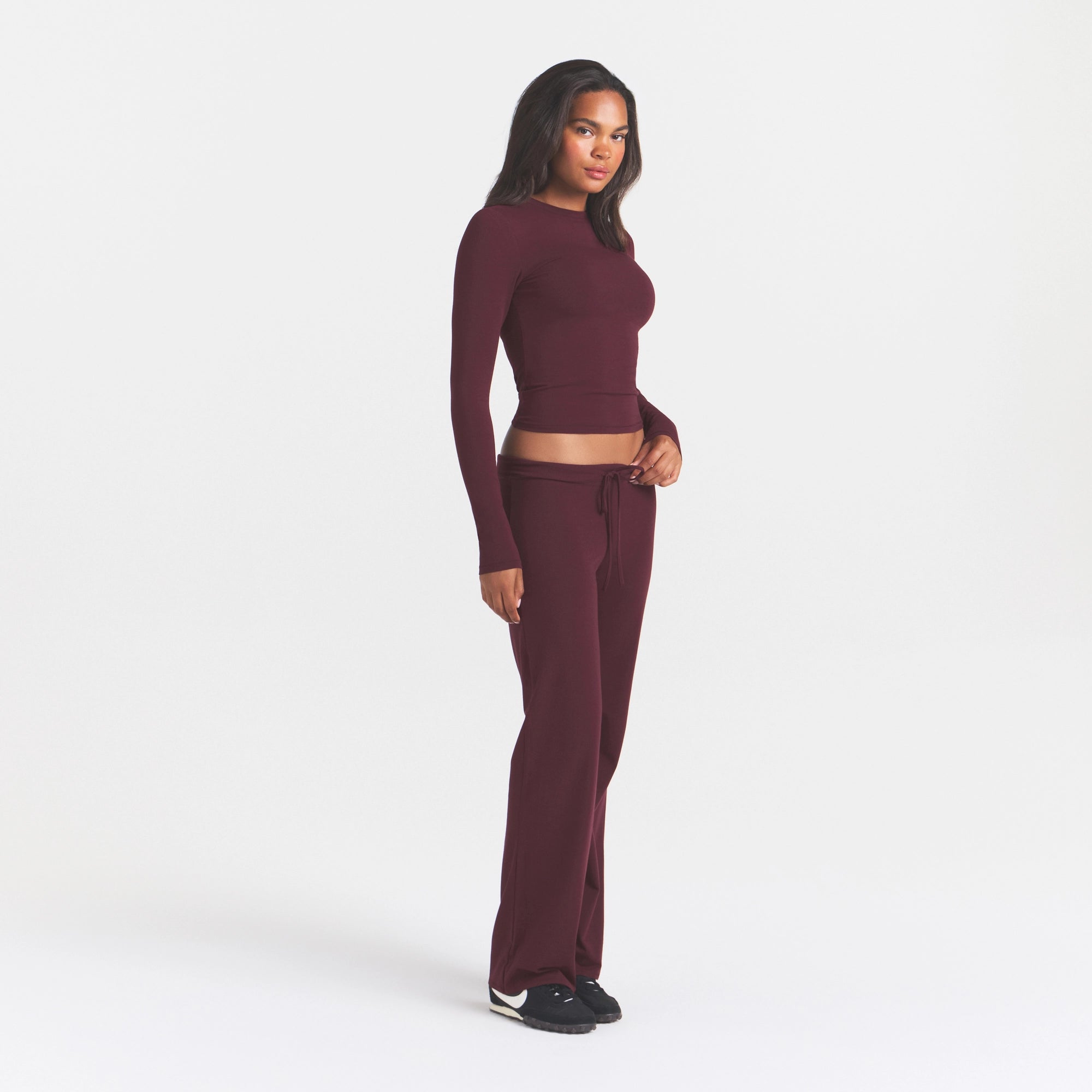 COTTON JERSEY STRAIGHT LEG PANT | CURRANT ON A MODEL SIDE VIEW