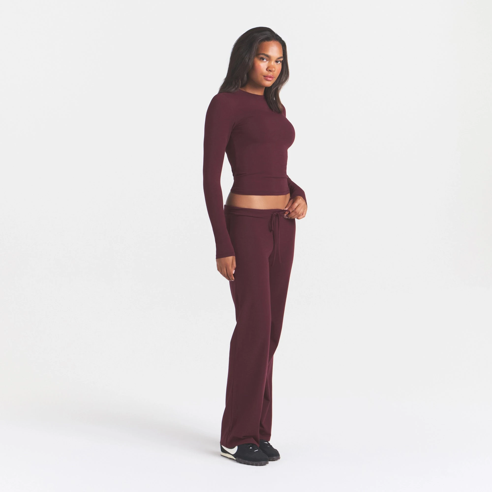 COTTON JERSEY STRAIGHT LEG PANT | CURRANT ON A MODEL SIDE VIEW