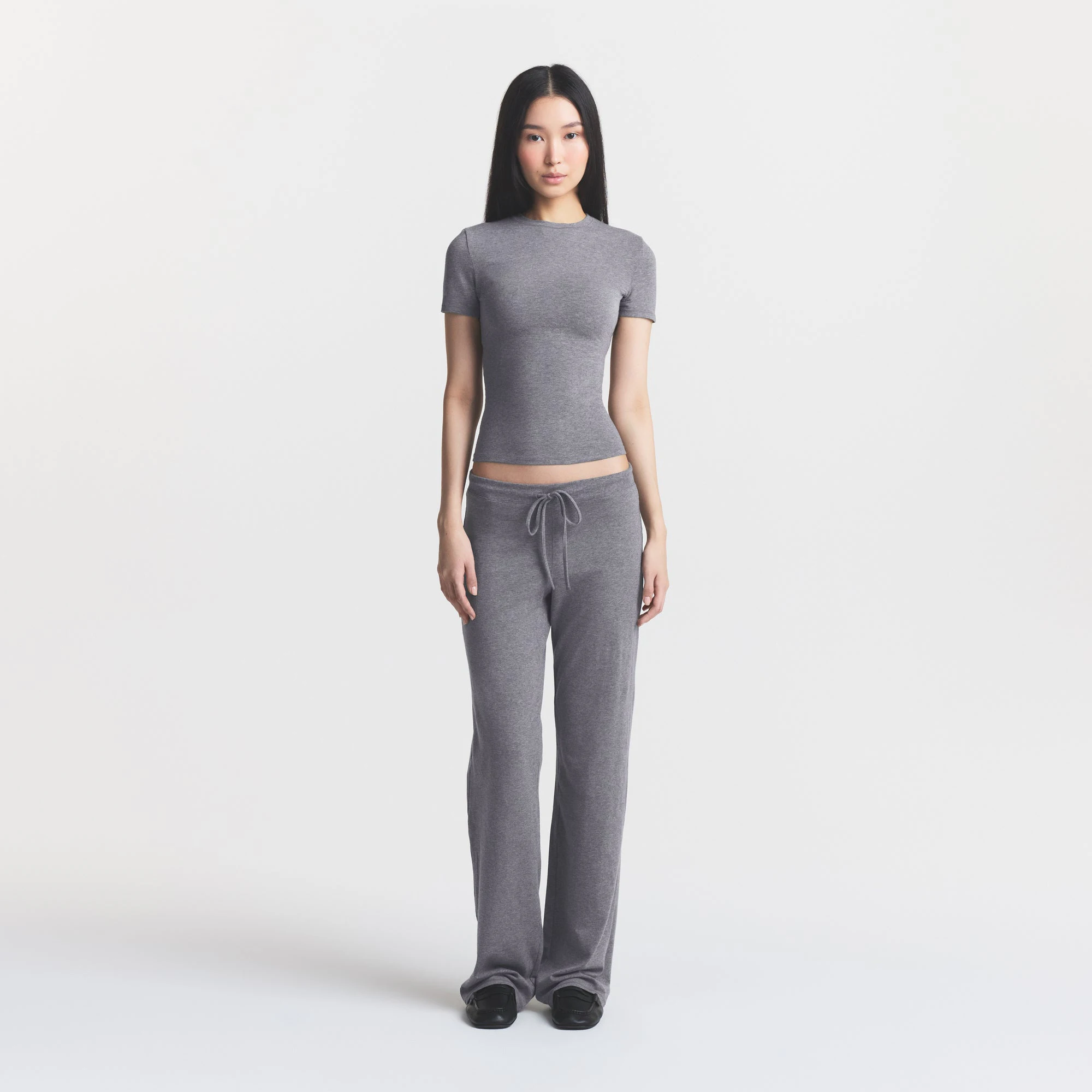 COTTON JERSEY STRAIGHT LEG PANT | DARK HEATHER GREY ON A MODEL FRONT VIEW @ | FOCUS: 0.0, 1.0, 0.9