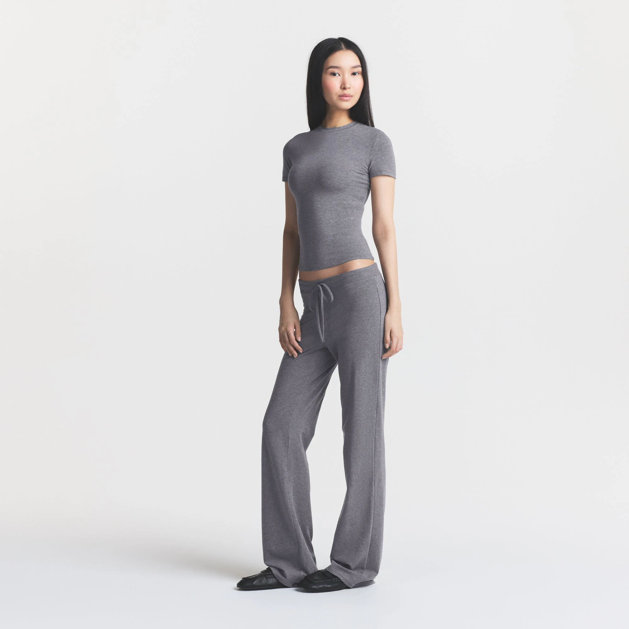 COTTON JERSEY STRAIGHT LEG PANT | DARK HEATHER GREY ON A MODEL FRONT VIEW @ | FOCUS: 0.0, 1.0, 0.9