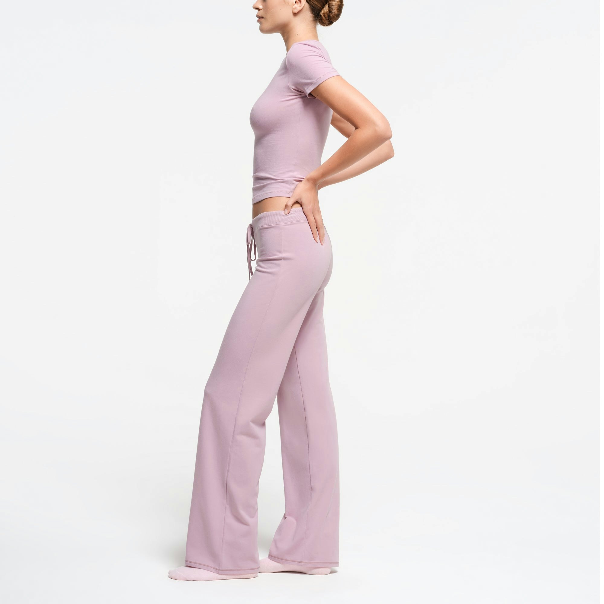 COTTON JERSEY STRAIGHT LEG PANT | DUSK ON A MODEL SIDE VIEW
