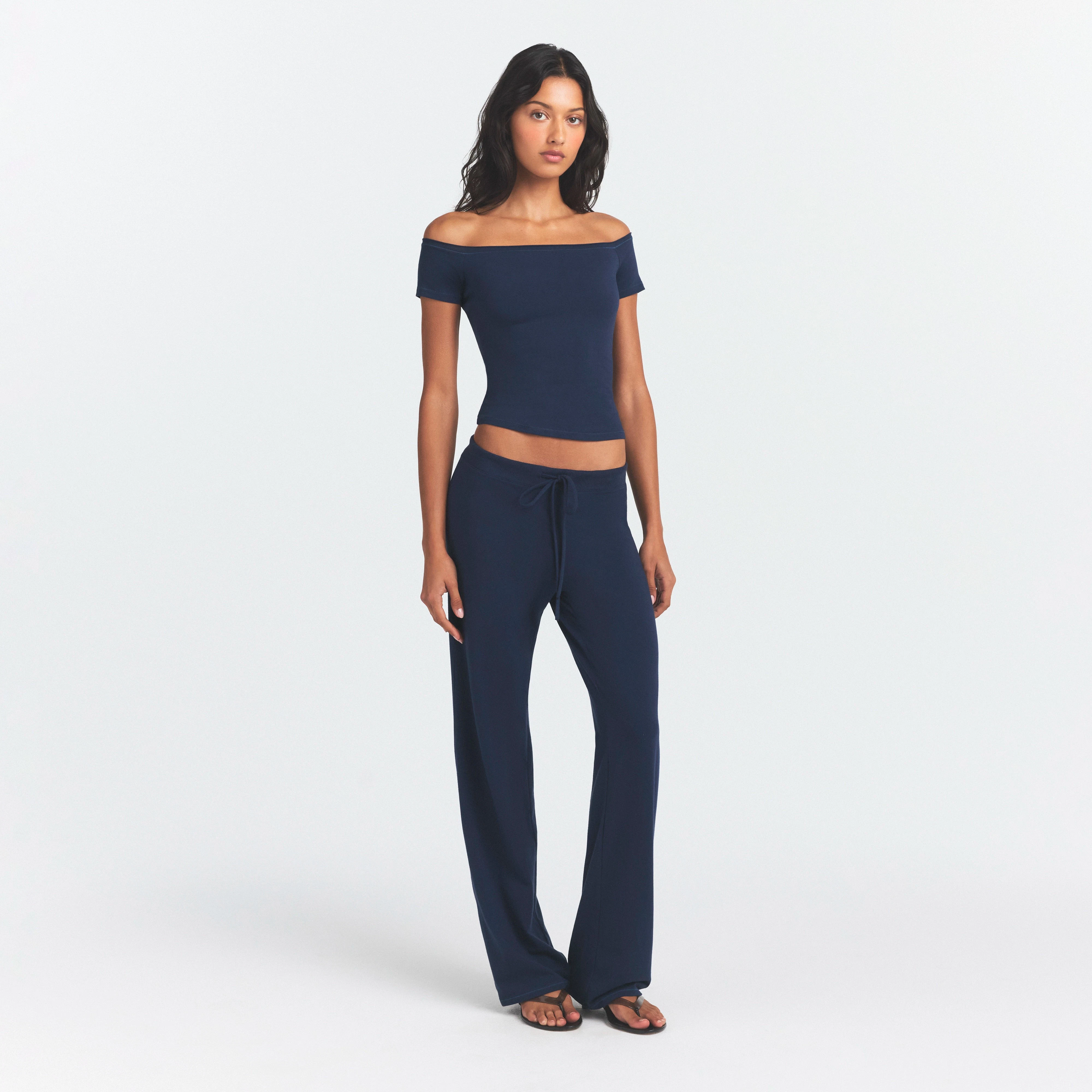COTTON JERSEY STRAIGHT LEG PANT | NAVY ON A MODEL FRONT VIEW @ | FOCUS: 0.0, 1.0, 0.9