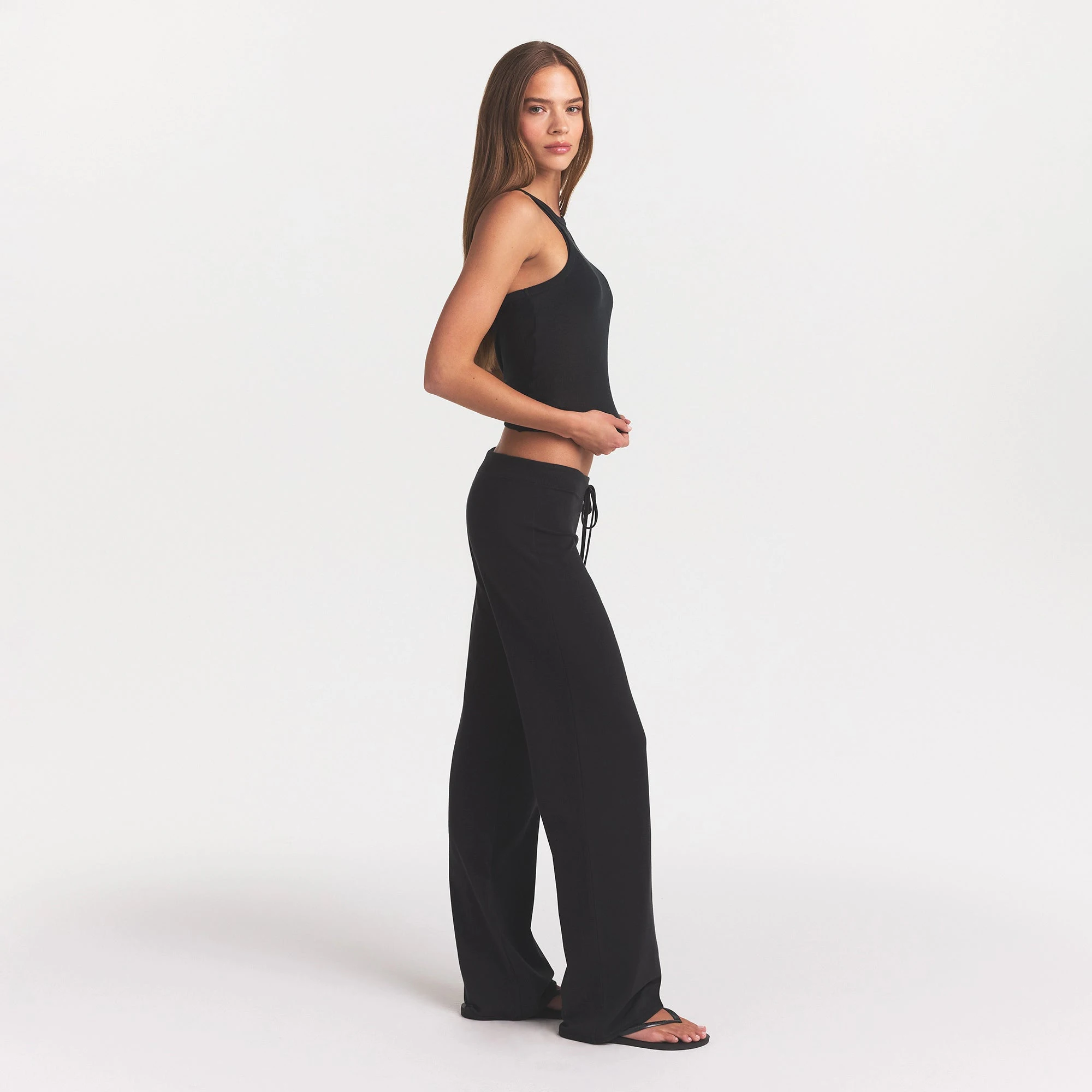 COTTON JERSEY STRAIGHT LEG PANT | SOOT ON A MODEL SIDE VIEW