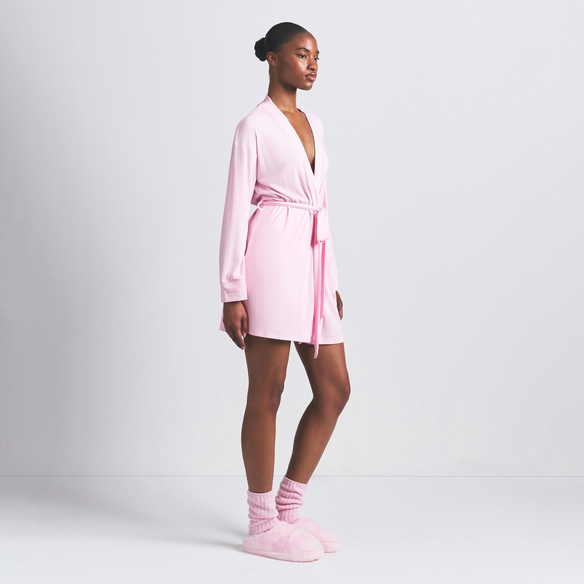 SOFT LOUNGE ROBE | CHERRY BLOSSOM ON A MODEL SIDE VIEW @ | FOCUS: 0.0, 1.0, 0.9