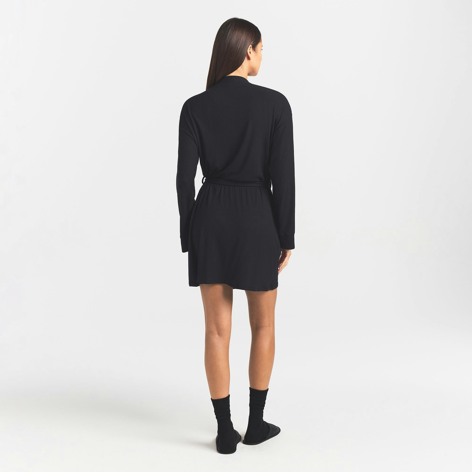 SOFT LOUNGE ROBE | ONYX ON A MODEL BACK VIEW @ | FOCUS: 0.0, 1.0, 0.9