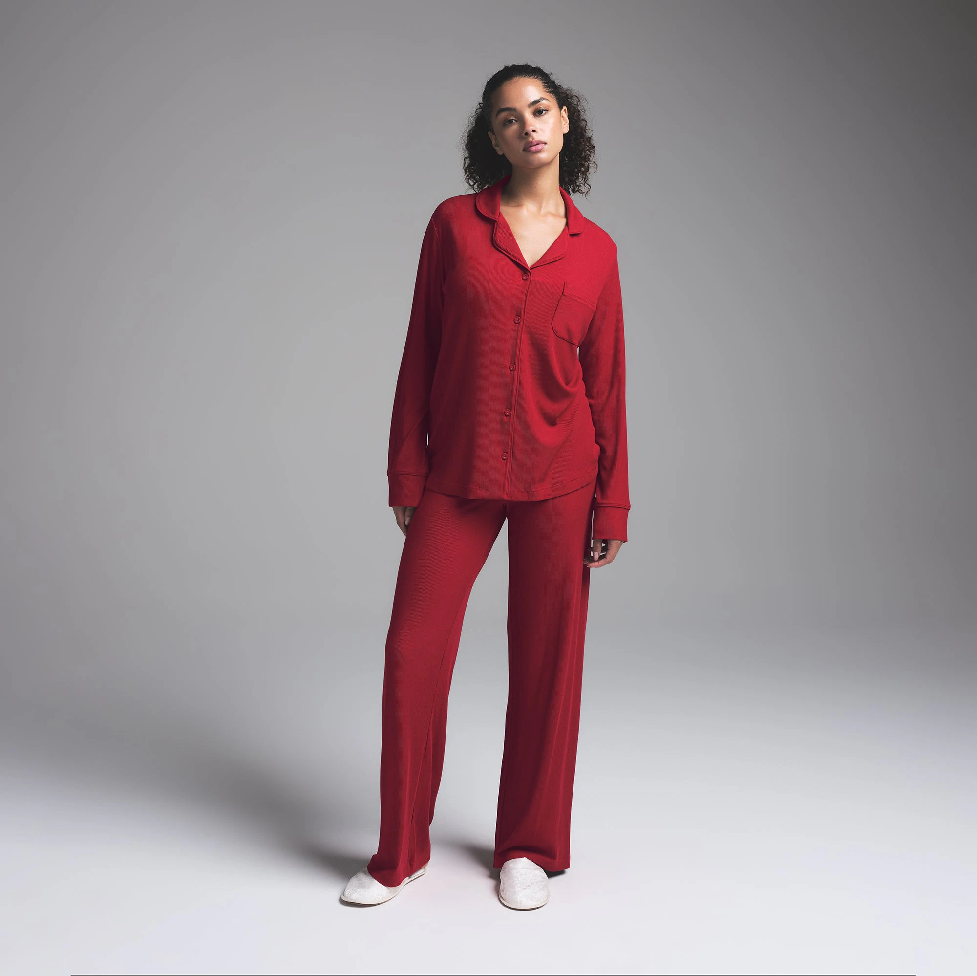 SOFT LOUNGE SLEEP SET | BRICK ON A MODEL FRONT VIEW | FOCUS: 0.0, 1.0, 0.9