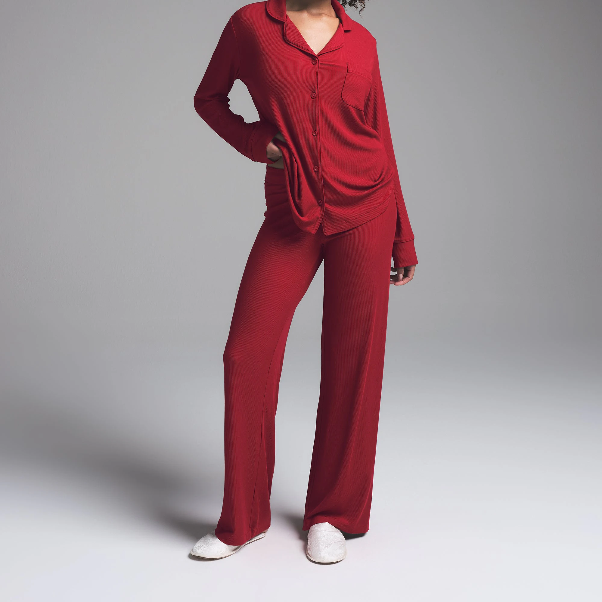 SOFT LOUNGE SLEEP SET | BRICK ON A MODEL SIDE VIEW