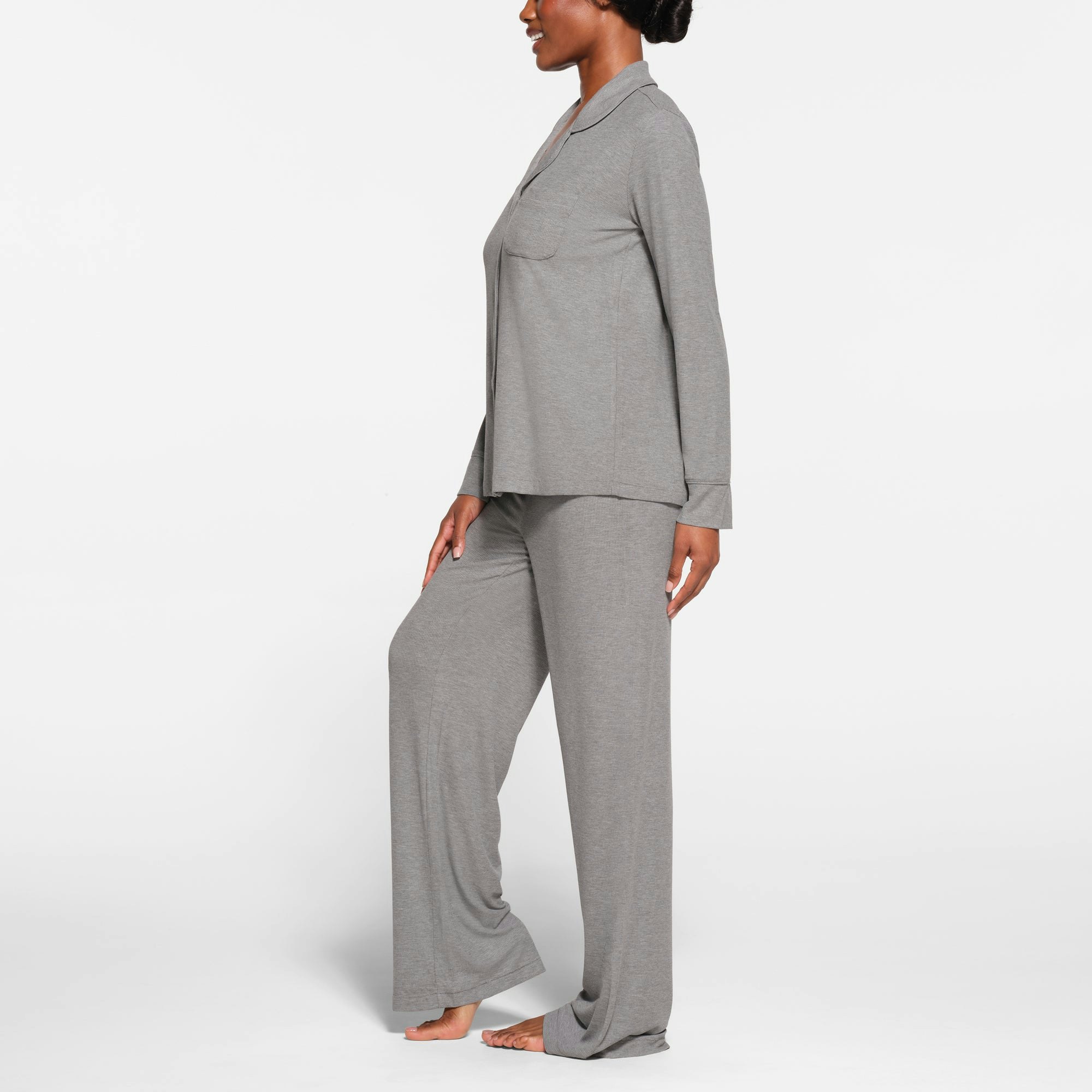 SOFT LOUNGE SLEEP SET | HEATHER GREY ON A MODEL SIDE VIEW