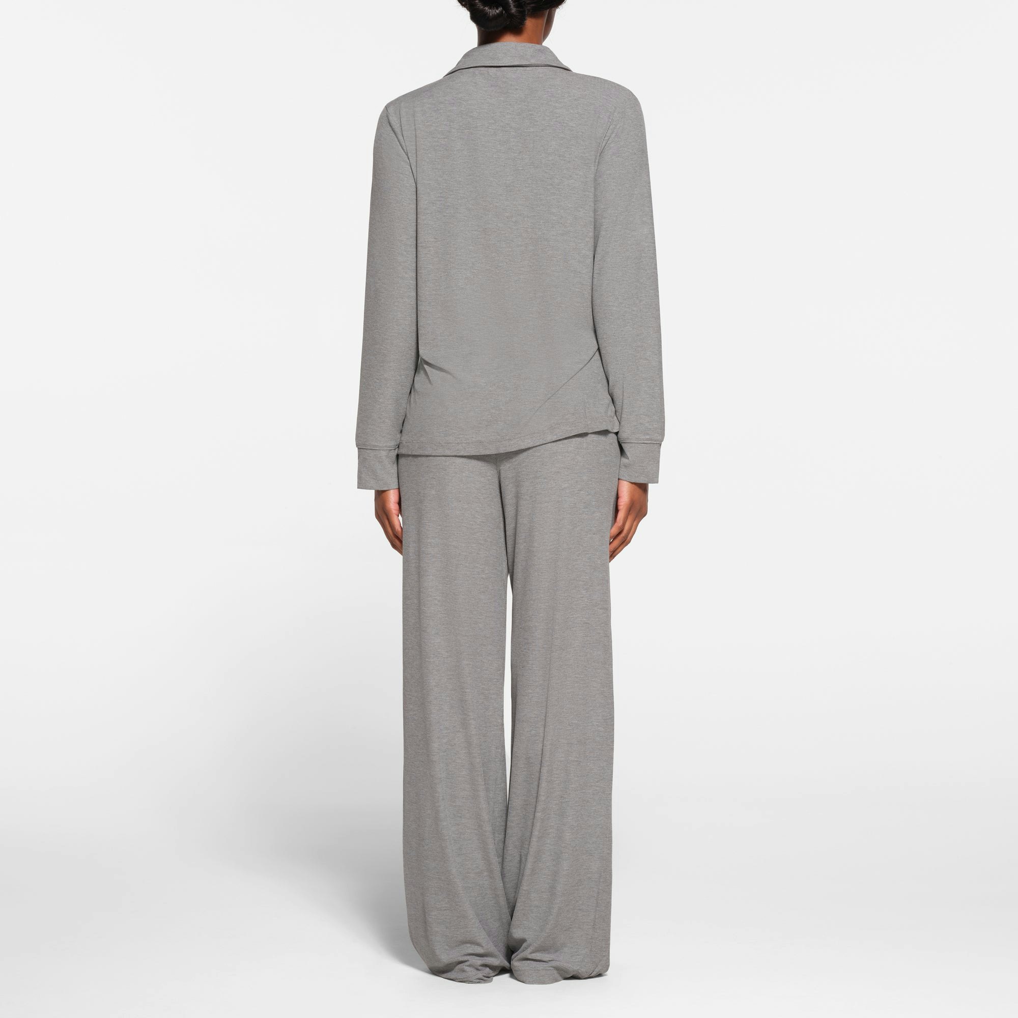 SOFT LOUNGE SLEEP SET | HEATHER GREY ON A MODEL BACK VIEW