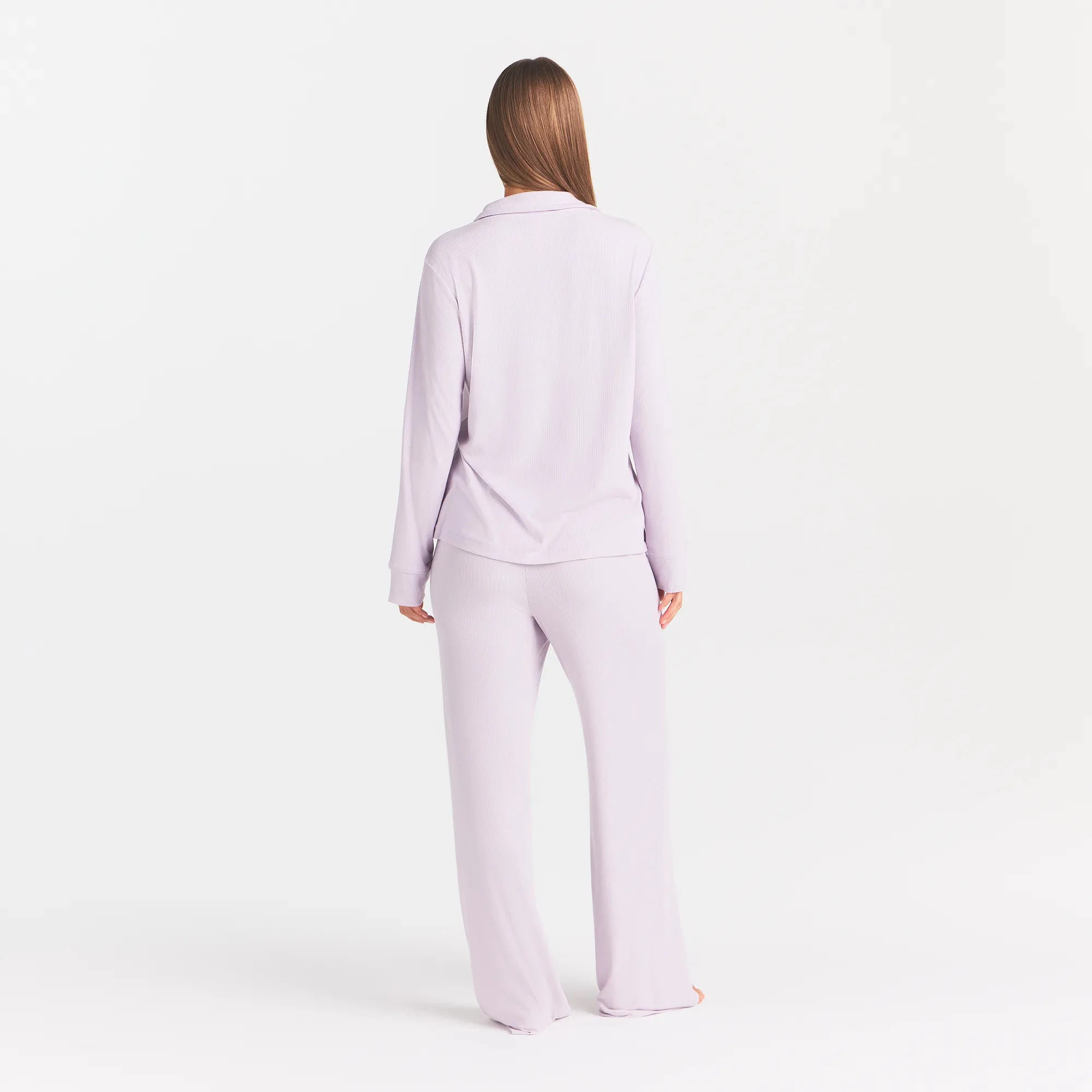 SOFT LOUNGE SLEEP SET | IRIS MICA ON A MODEL BACK VIEW @ | FOCUS: 0.0, 1.0, 0.9