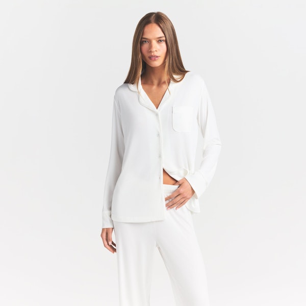 SOFT LOUNGE SLEEP SET | MARBLE ON A MODEL FRONT VIEW