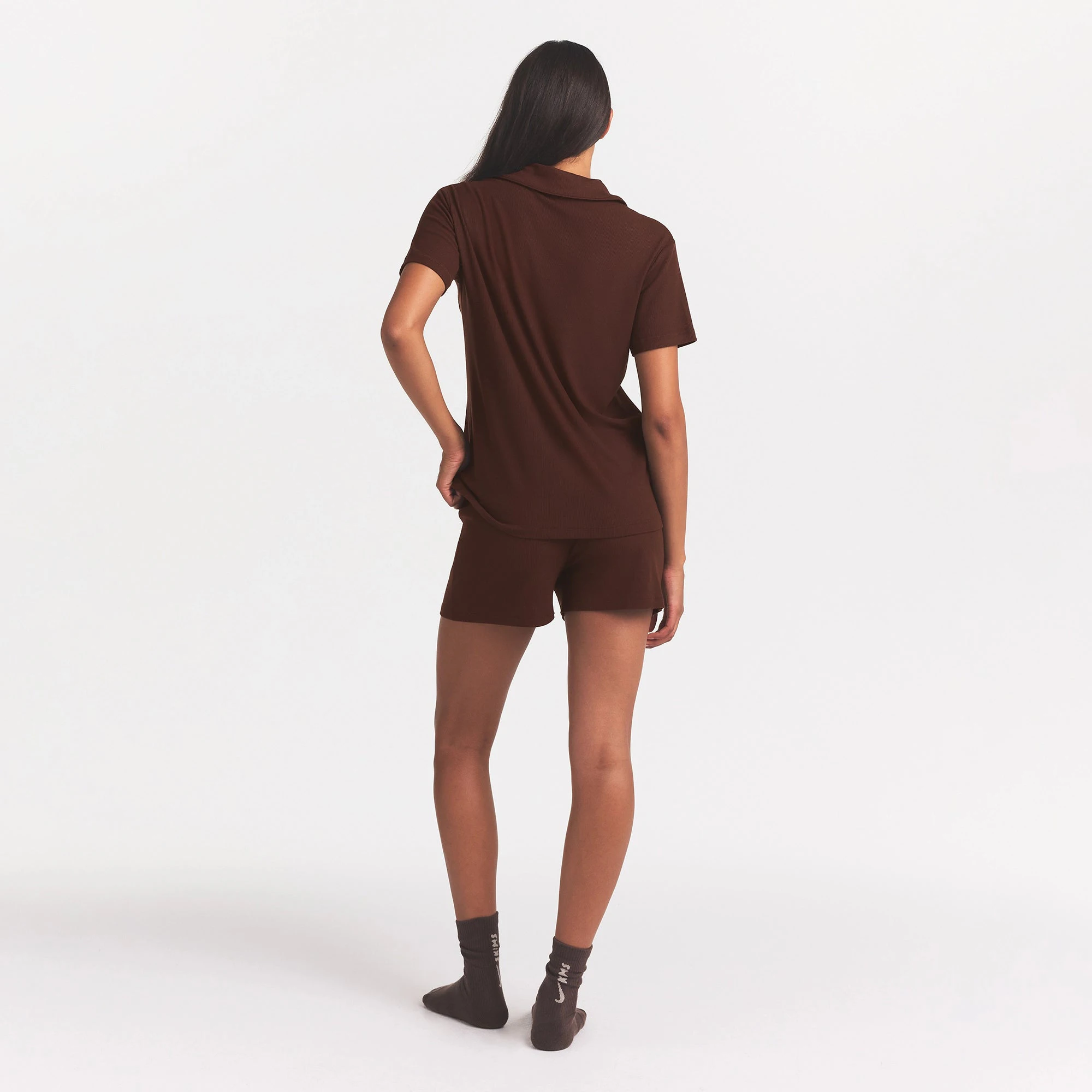 SOFT LOUNGE SHORT SLEEP SET | COCOA ON A MODEL FRONT VIEW @ | FOCUS: 0.0, 1.0, 0.9