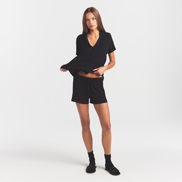 SOFT LOUNGE SHORT SLEEP SET | ONYX ON A MODEL FRONT VIEW