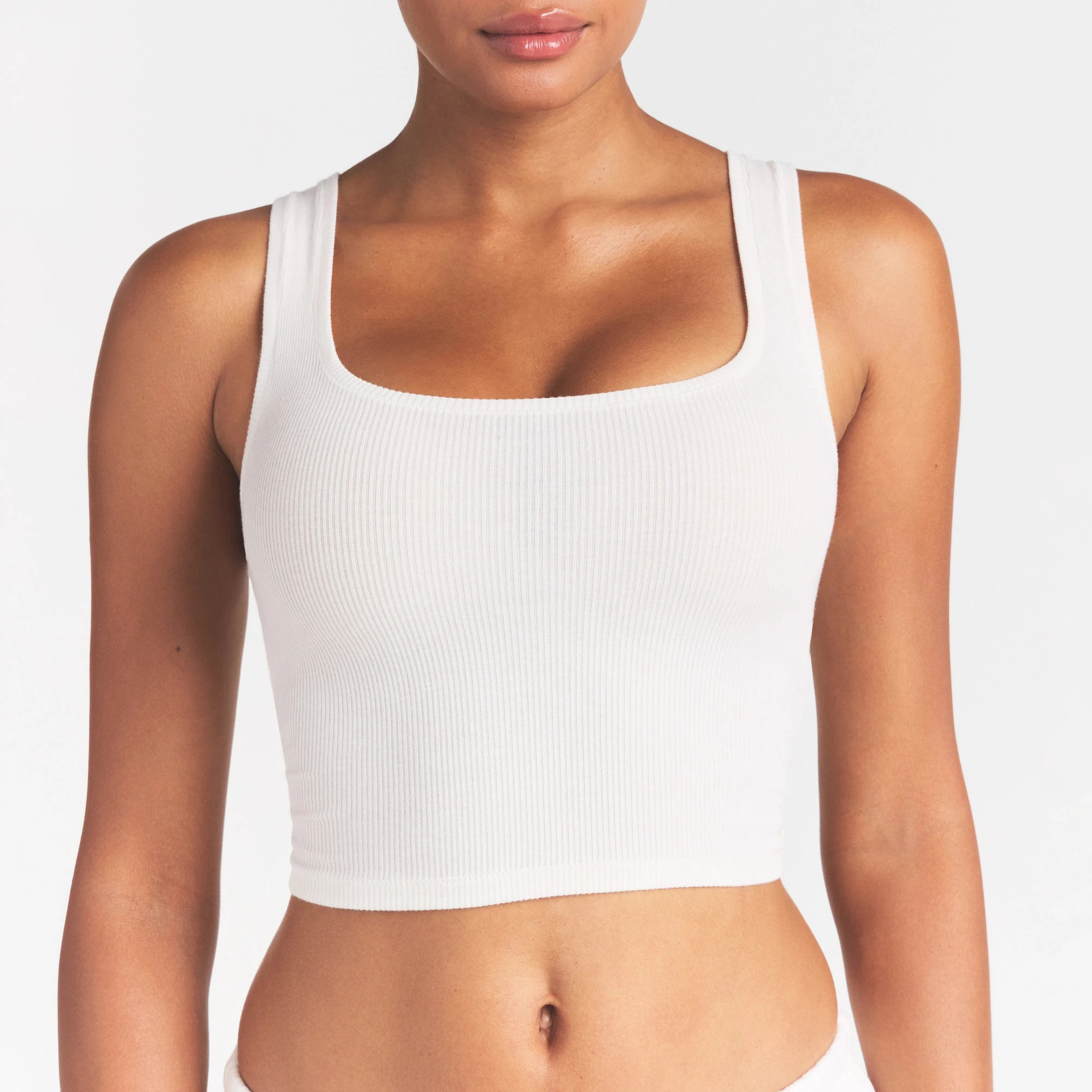 COTTON RIB TANK | MARBLE ON A MODEL SIDE VIEW @ | FOCUS: 0.0, 1.0, 0.9