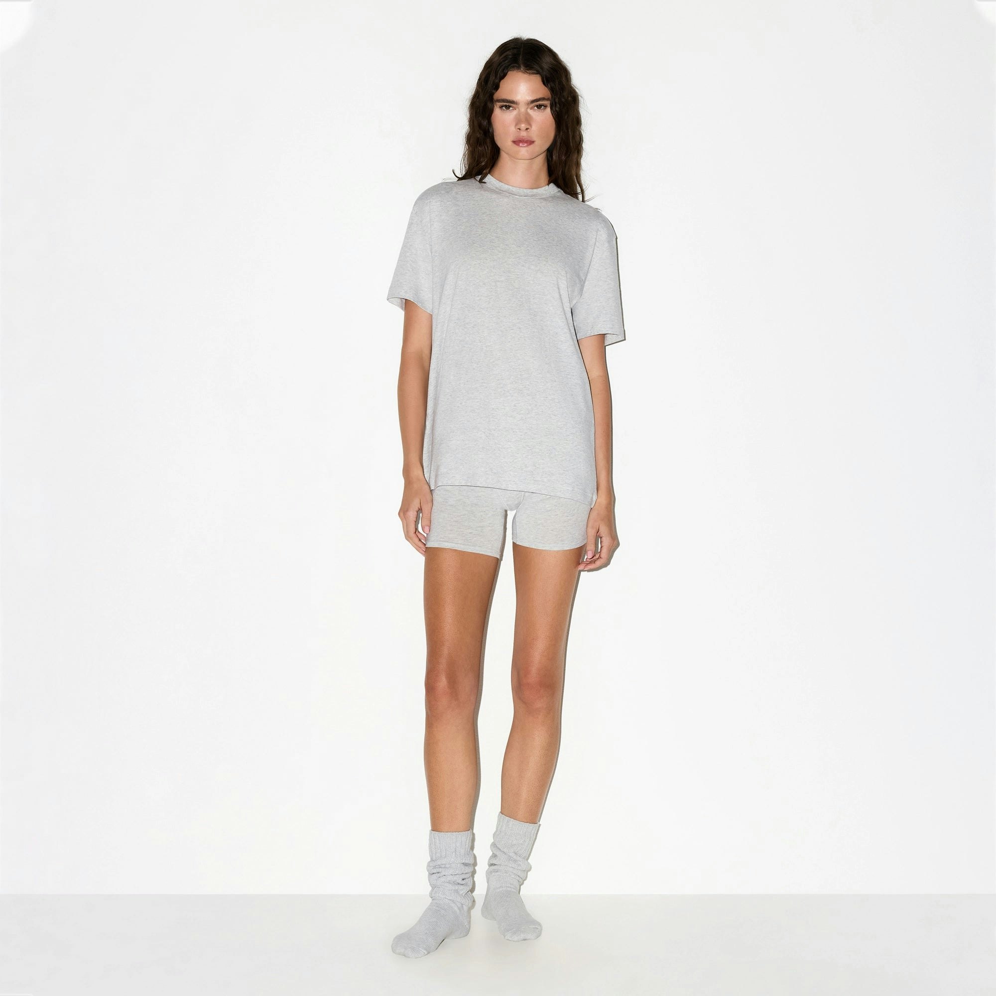 BOYFRIEND T-SHIRT | LIGHT HEATHER GREY ON A MODEL FRONT VIEW @ | FOCUS: 0.0, 1.0, 0.9