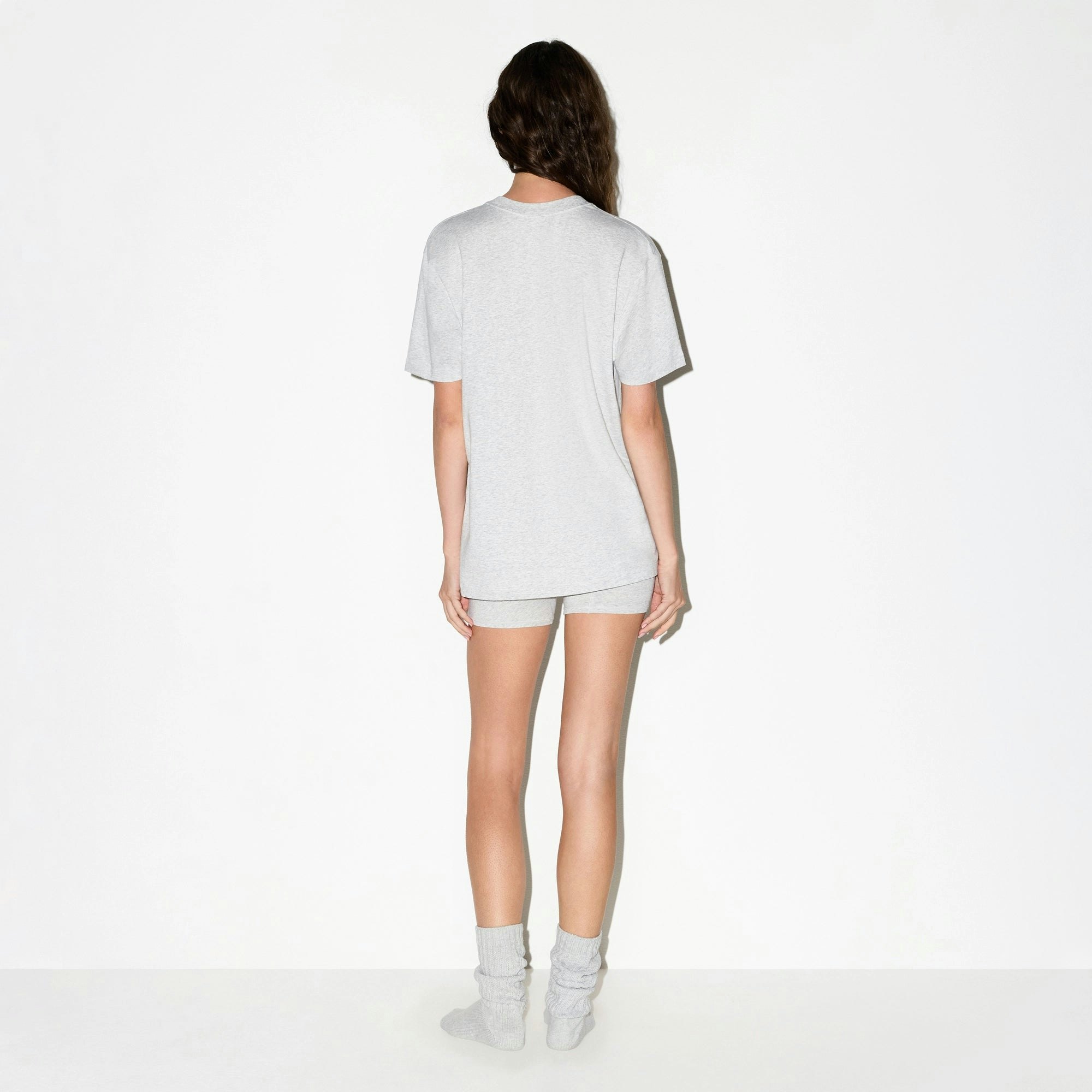 BOYFRIEND T-SHIRT | LIGHT HEATHER GREY ON A MODEL FRONT VIEW @ | FOCUS: 0.0, 1.0, 0.9