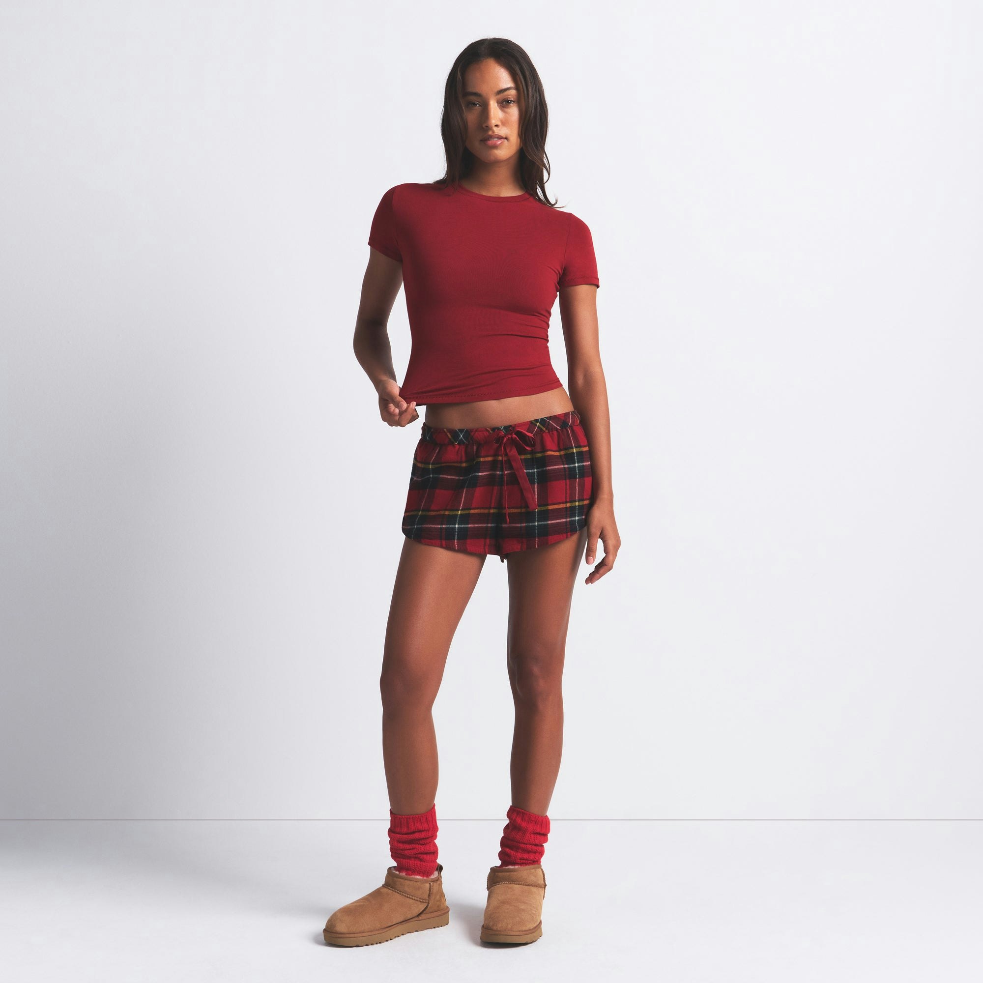 COTTON JERSEY T-SHIRT | BRICK ON A MODEL FRONT VIEW @ | FOCUS: 0.0, 1.0, 0.9