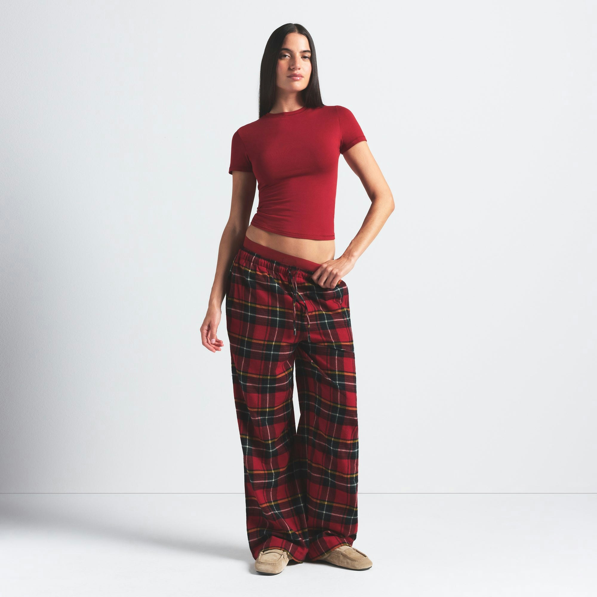 COTTON JERSEY T-SHIRT | BRICK ON A MODEL FRONT VIEW @ | FOCUS: 0.0, 1.0, 0.9