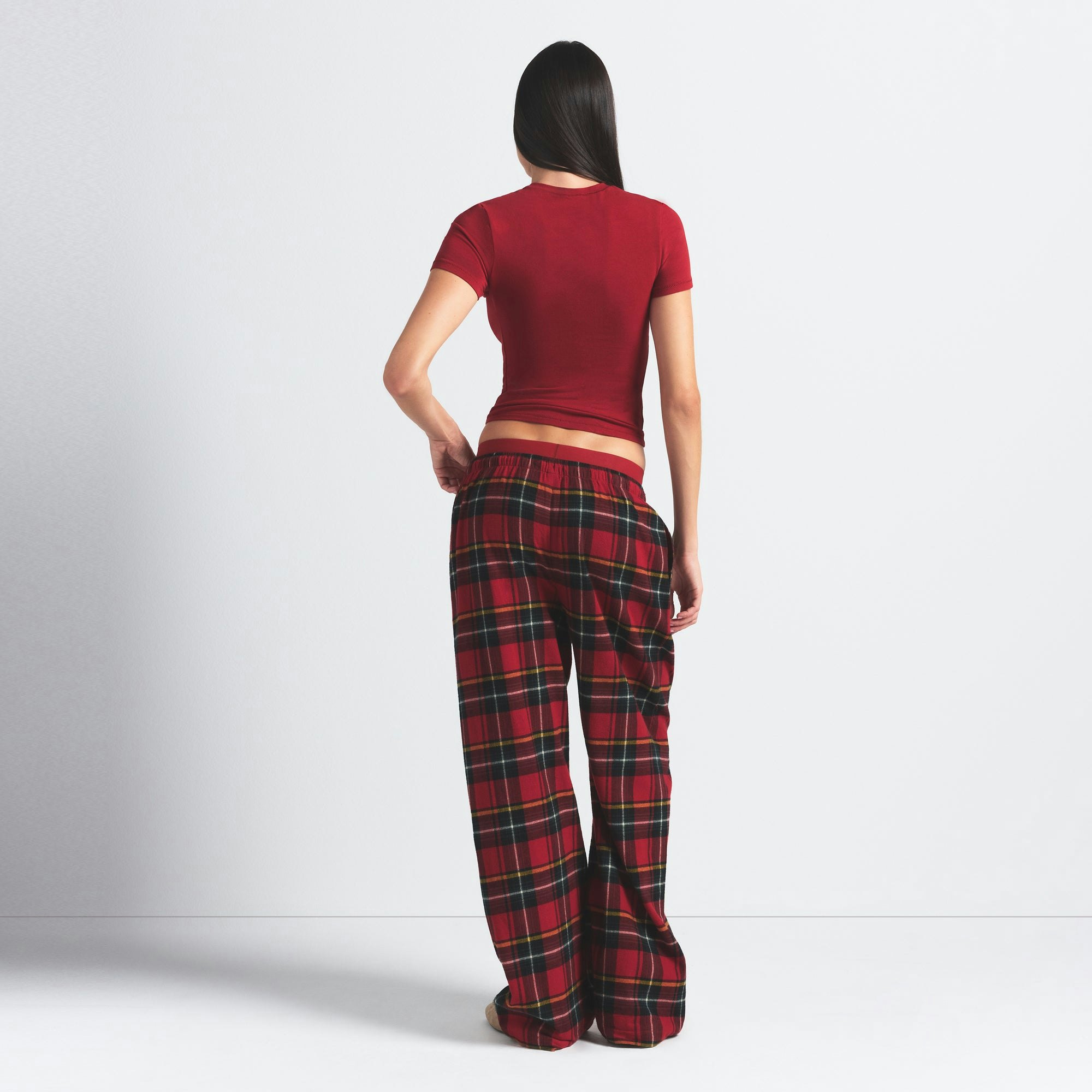 COTTON JERSEY T-SHIRT | BRICK ON A MODEL FRONT VIEW @ | FOCUS: 0.0, 1.0, 0.9