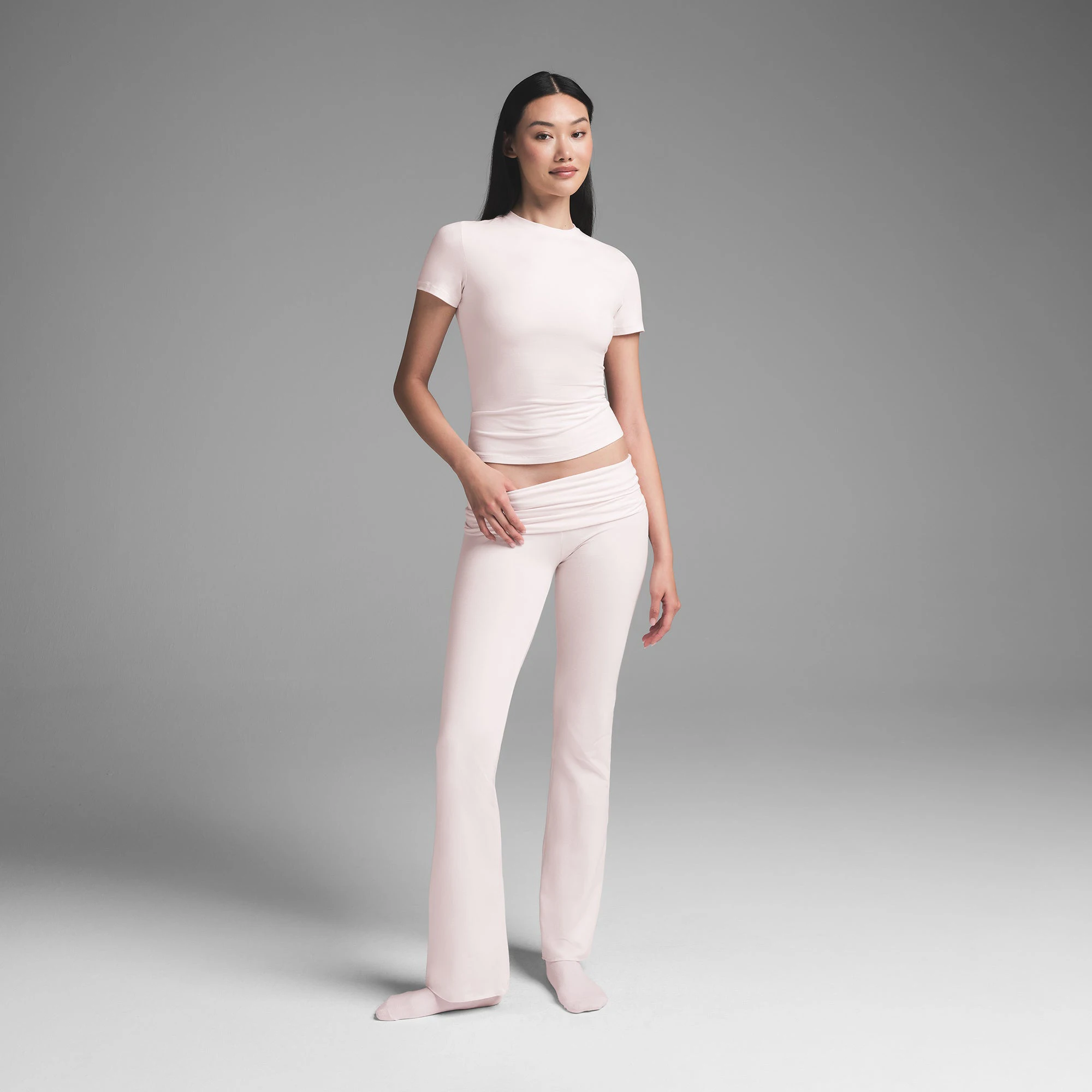 COTTON JERSEY T-SHIRT | BARELY PINK ON A MODEL FRONT VIEW | FOCUS: 0.0, 1.0, 0.9