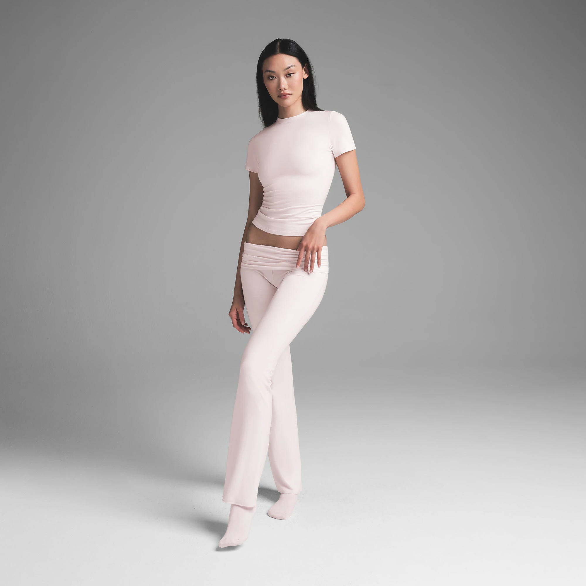 COTTON JERSEY T-SHIRT | BARELY PINK ON A MODEL FRONT VIEW | FOCUS: 0.0, 1.0, 0.9