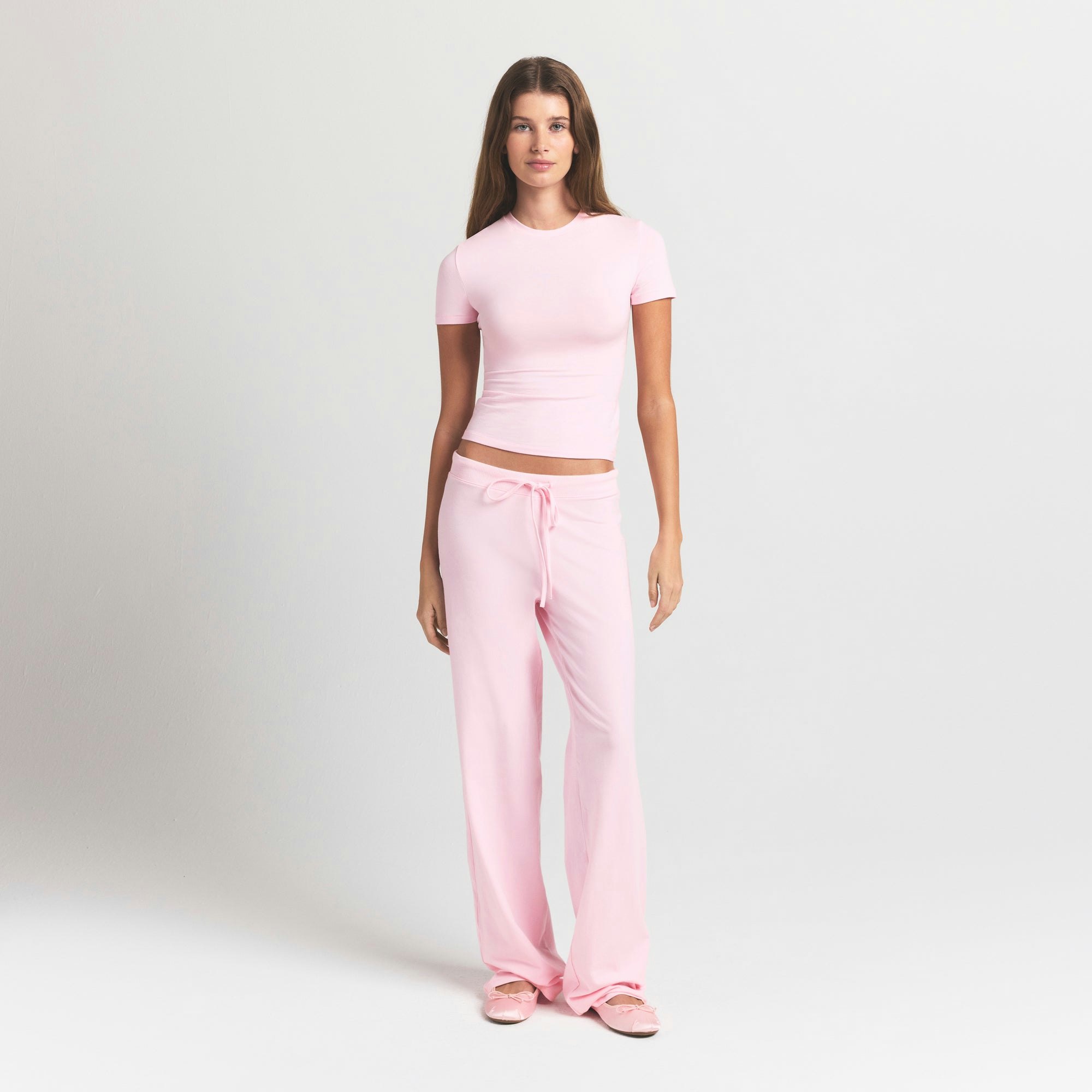 COTTON JERSEY T-SHIRT | CHERRY BLOSSOM ON A MODEL FRONT VIEW @ | FOCUS: 0.9, 0.1, 0.7