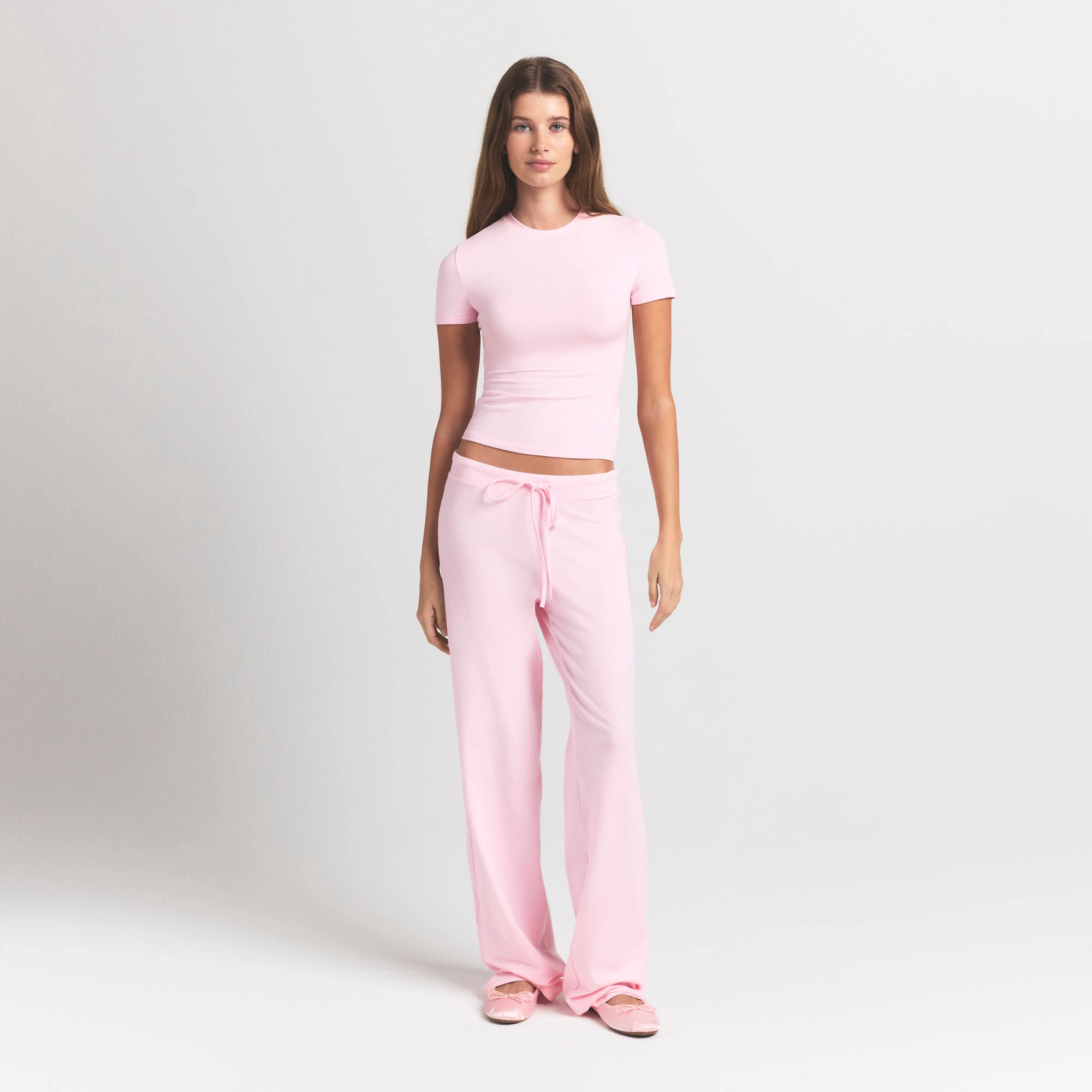 COTTON JERSEY T-SHIRT | CHERRY BLOSSOM ON A MODEL FRONT VIEW S | FOCUS: 0.0, 1.0, 0.9