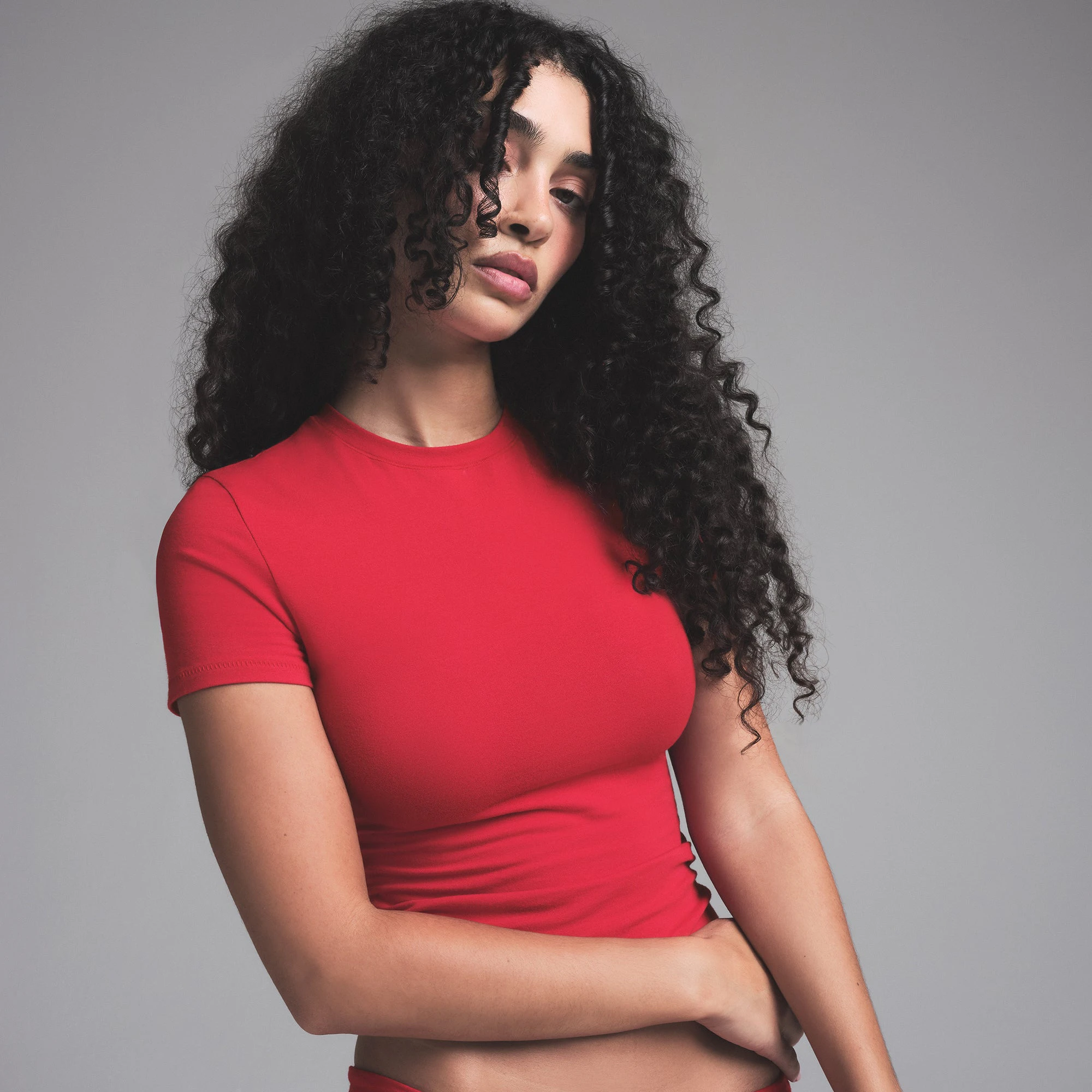 COTTON JERSEY T-SHIRT | CRANBERRY (T-SHIRTS) ON A MODEL FRONT VIEW 