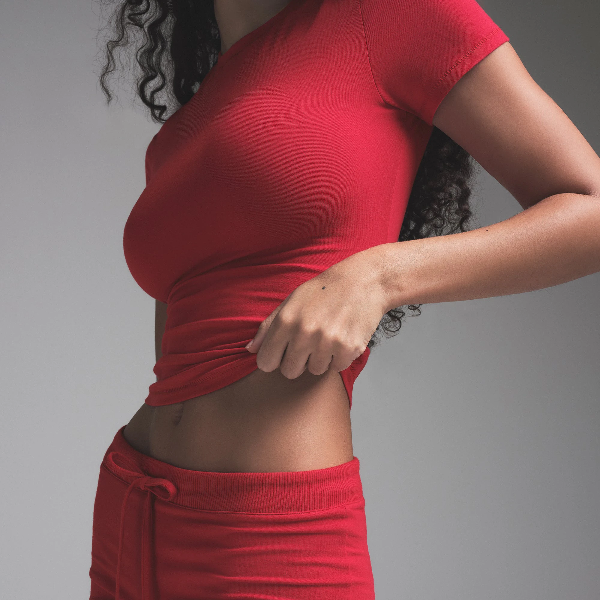 COTTON JERSEY T-SHIRT | CRANBERRY ON A MODEL FRONT VIEW