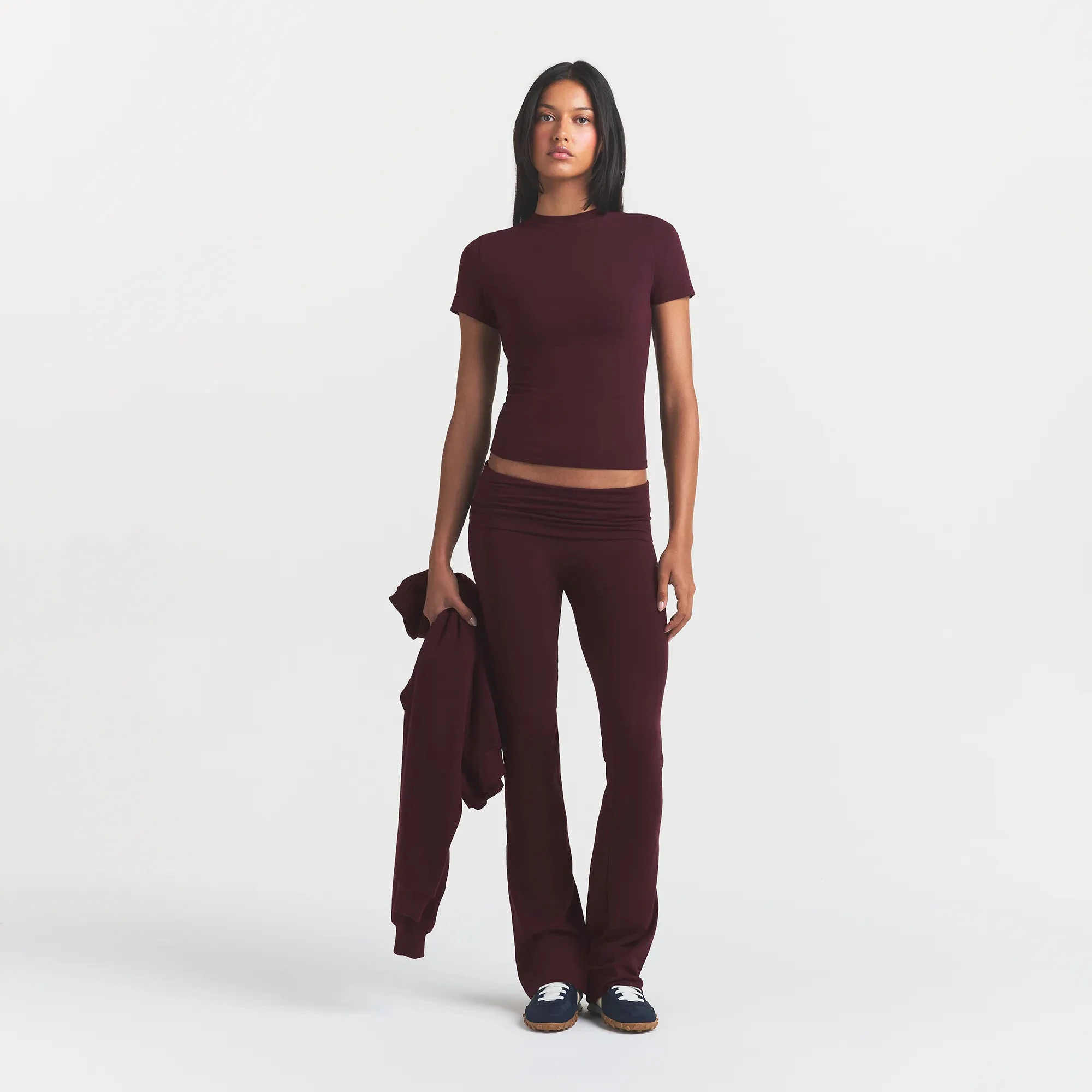 COTTON JERSEY T-SHIRT | CURRANT ON A MODEL FRONT VIEW @ | FOCUS: 0.0, 1.0, 0.9