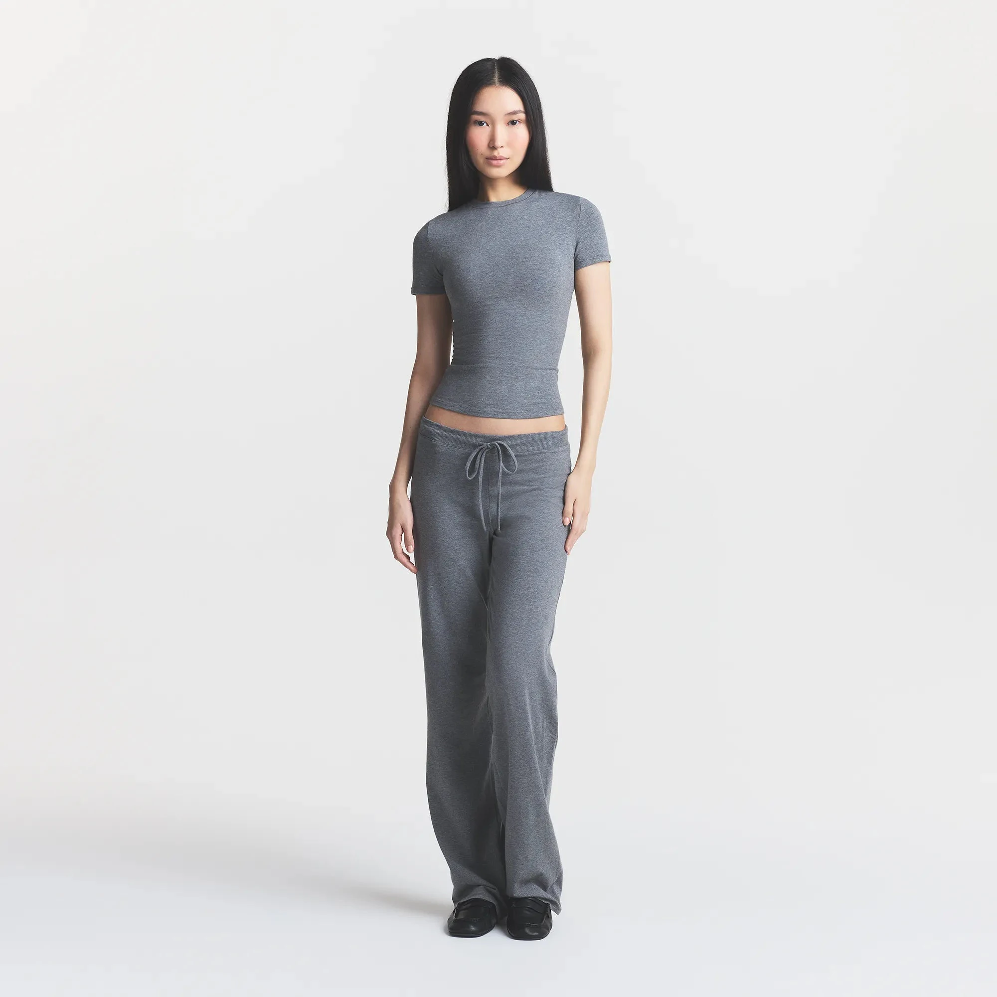 COTTON JERSEY T-SHIRT | DARK HEATHER GREY ON A MODEL FRONT VIEW @ | FOCUS: 0.0, 1.0, 0.9