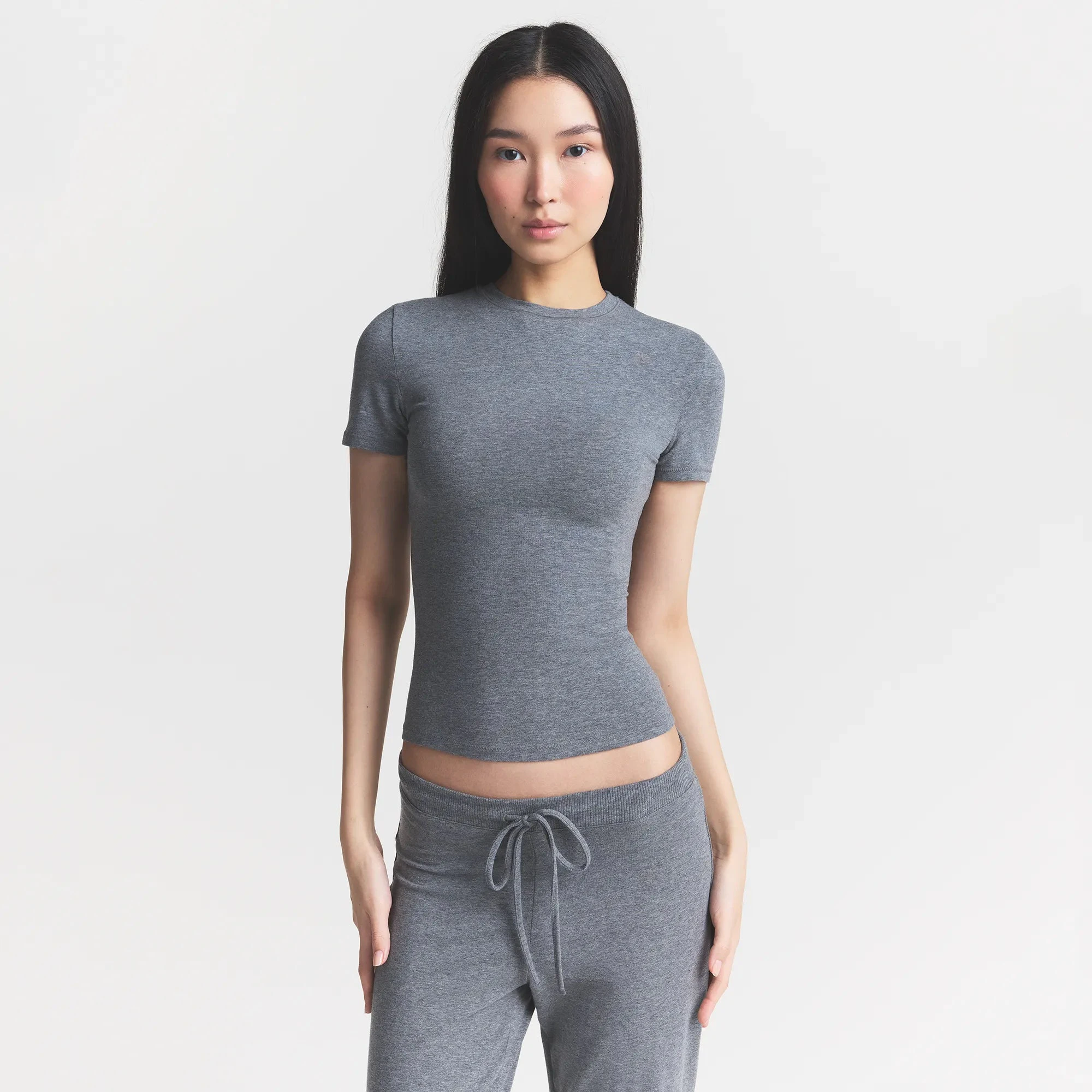 COTTON JERSEY T-SHIRT | DARK HEATHER GREY ON A MODEL FRONT VIEW @ | FOCUS: 0.0, 1.0, 0.9
