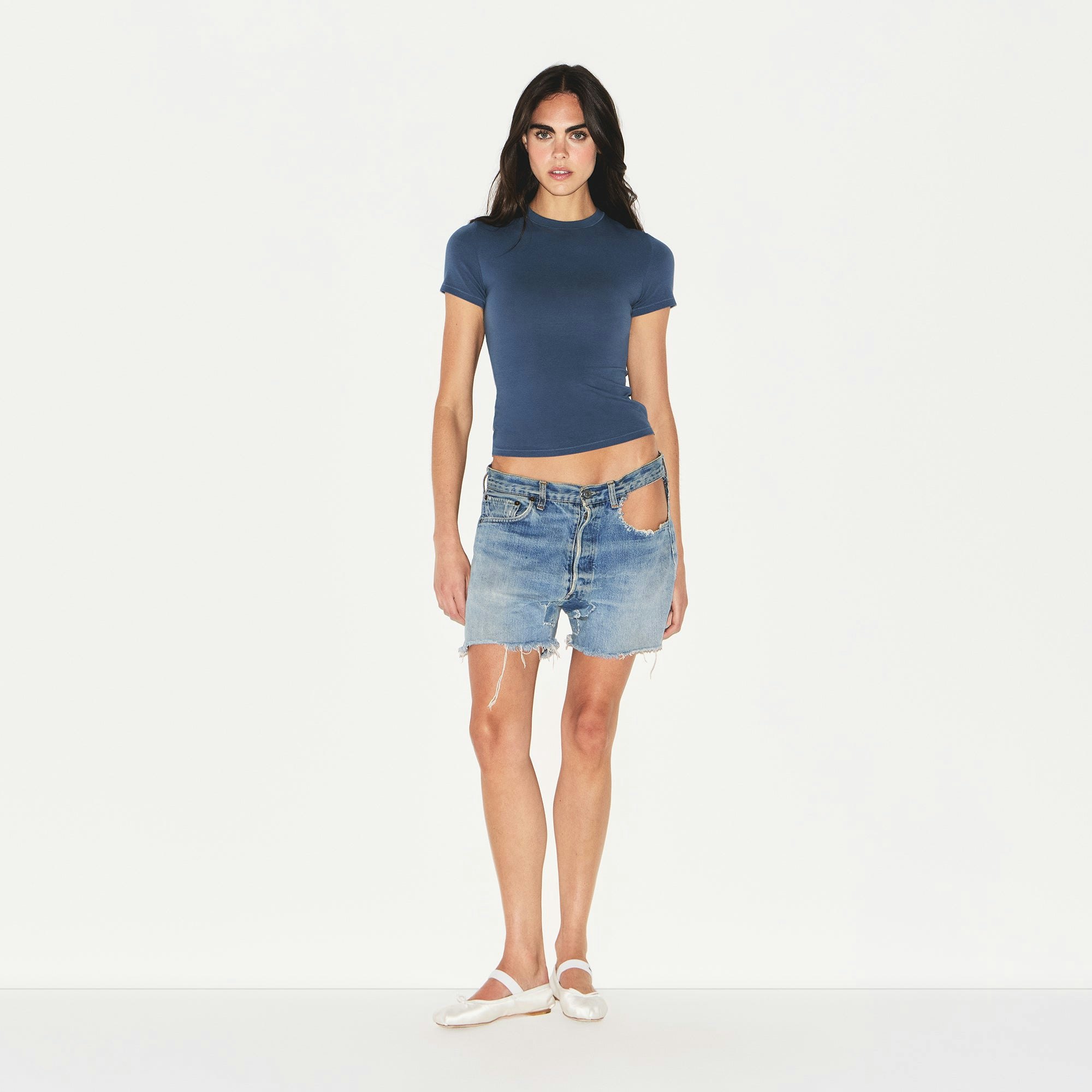 COTTON JERSEY T-SHIRT | HARBOR ON A MODEL FRONT VIEW | FOCUS: 0.0, 1.0, 0.9