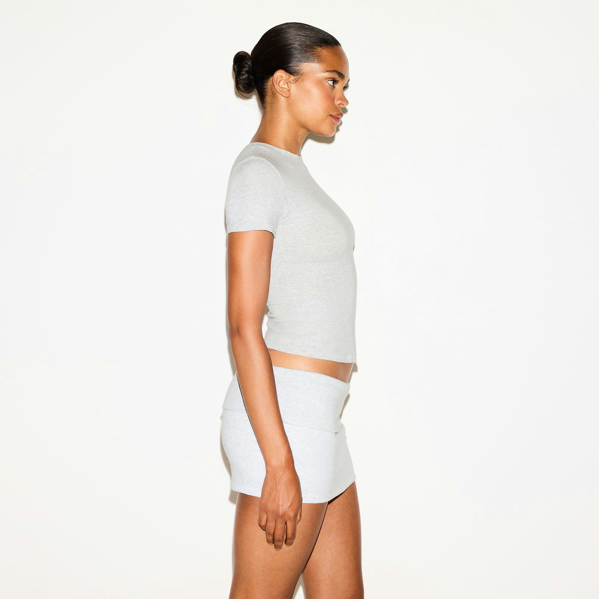 COTTON JERSEY T-SHIRT | LIGHT HEATHER GREY ON A MODEL SIDE VIEW @ | FOCUS: 0.0, 1.0, 0.9