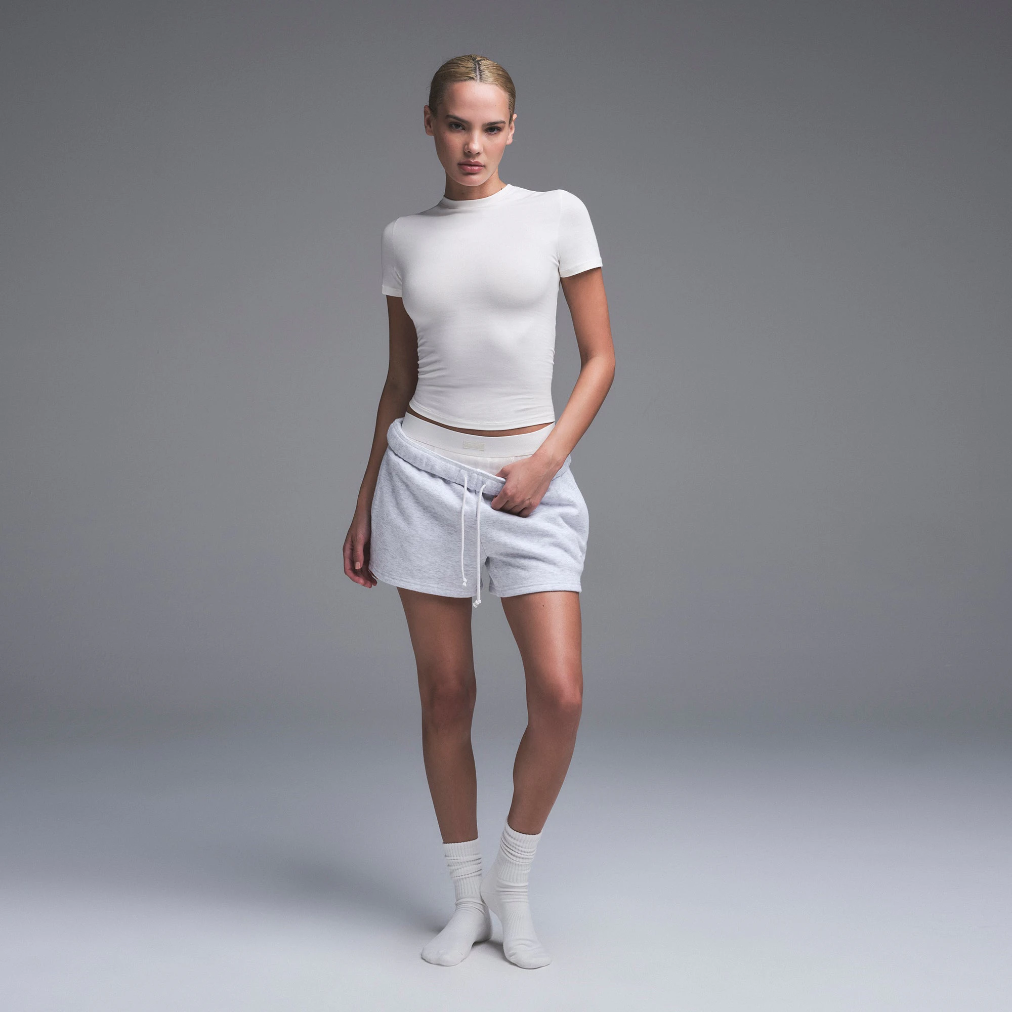 COTTON JERSEY T-SHIRT | MARBLE ON A MODEL FRONT VIEW | FOCUS: 0.0, 1.0, 0.9