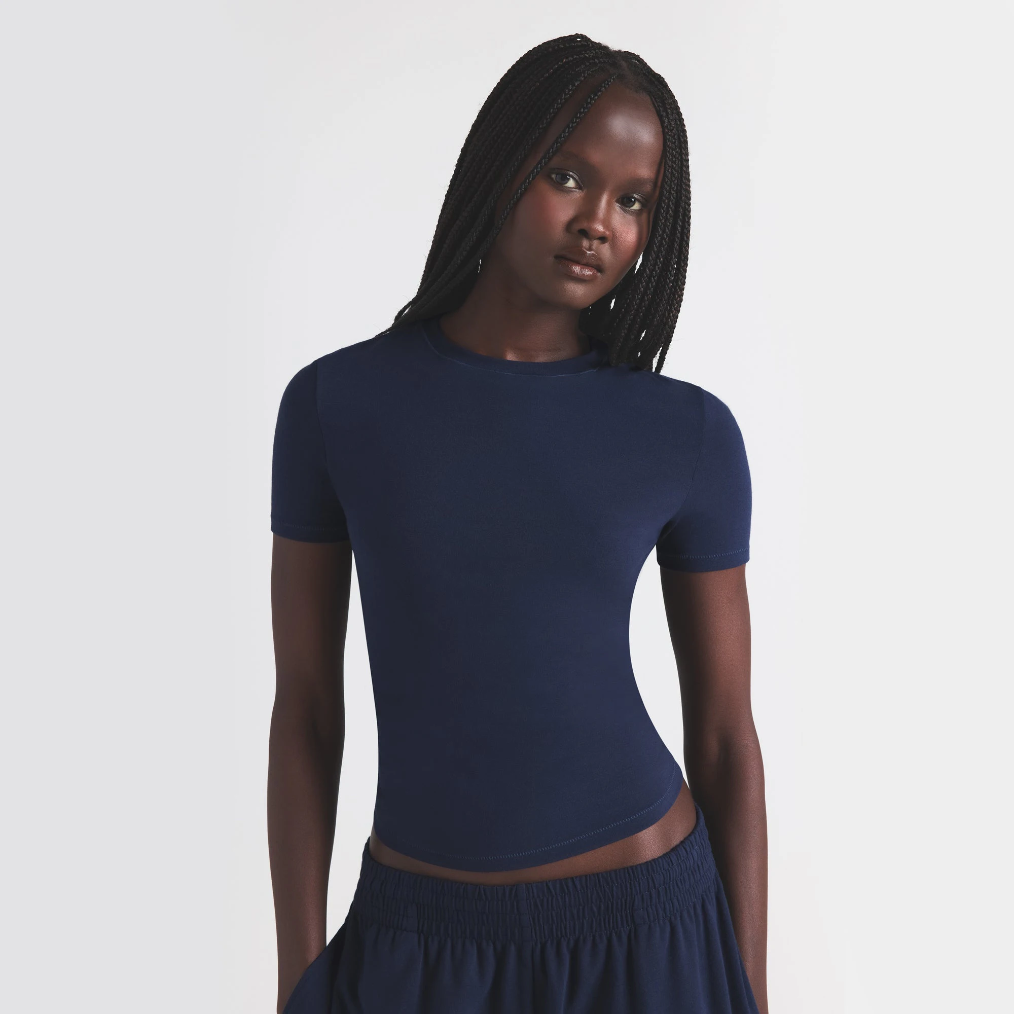 COTTON JERSEY T-SHIRT | NAVY ON A MODEL SIDEVIEW | FOCUS: 0.0, 1.0, 0.9