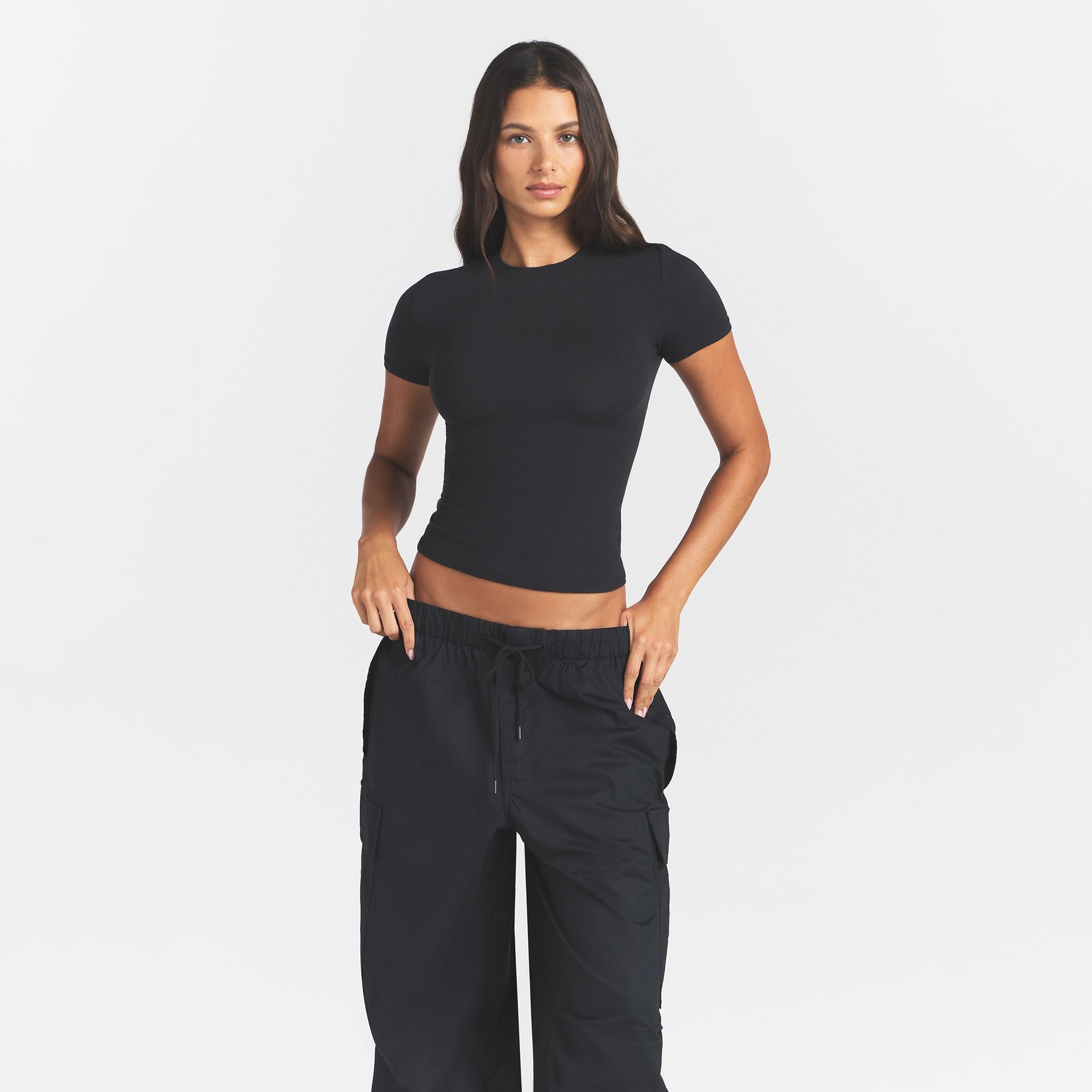 COTTON JERSEY T-SHIRT | SOOT ON A MODEL FRONT VIEW @ | FOCUS: 0.0, 1.0, 0.9