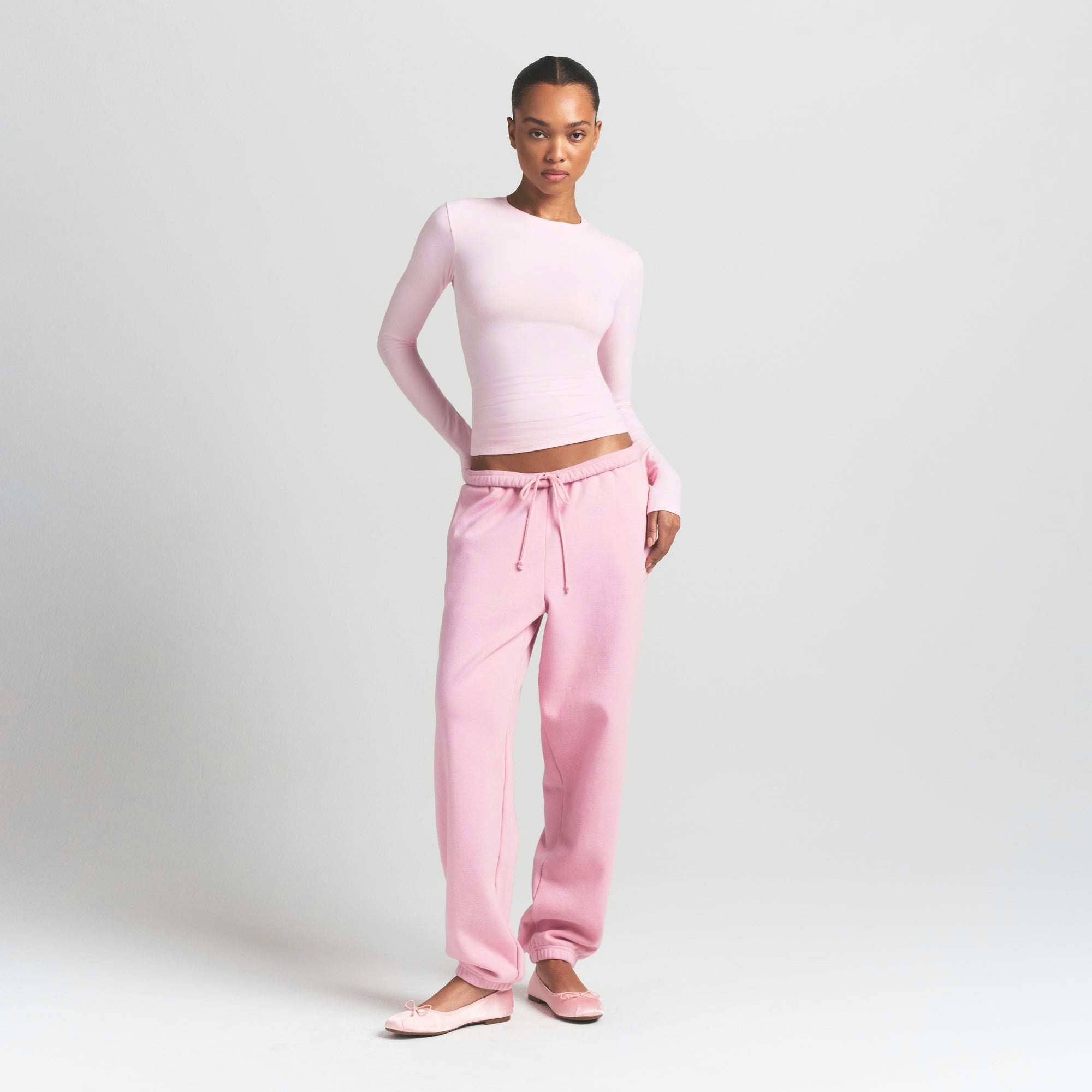 COTTON JERSEY LONG SLEEVE T-SHIRT | CHERRY BLOSSOM ON A MODEL FRONT VIEW @ | FOCUS: 0.9, 0.1, 0.7