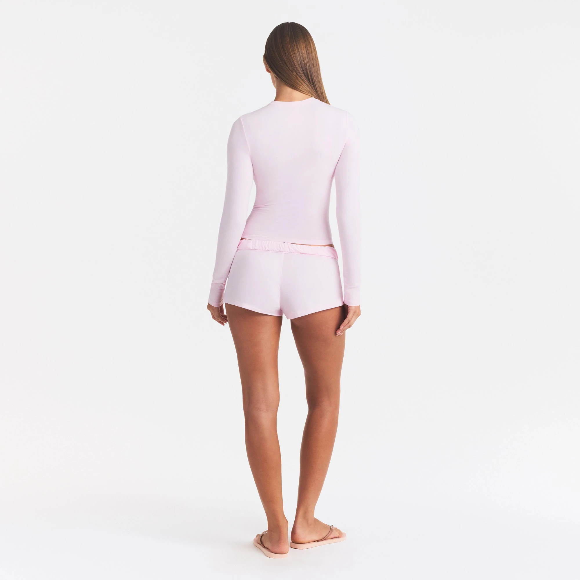COTTON JERSEY LONG SLEEVE T-SHIRT | CHERRY BLOSSOM ON A MODEL FRONT VIEW @ | FOCUS: 0.0, 1.0, 0.9