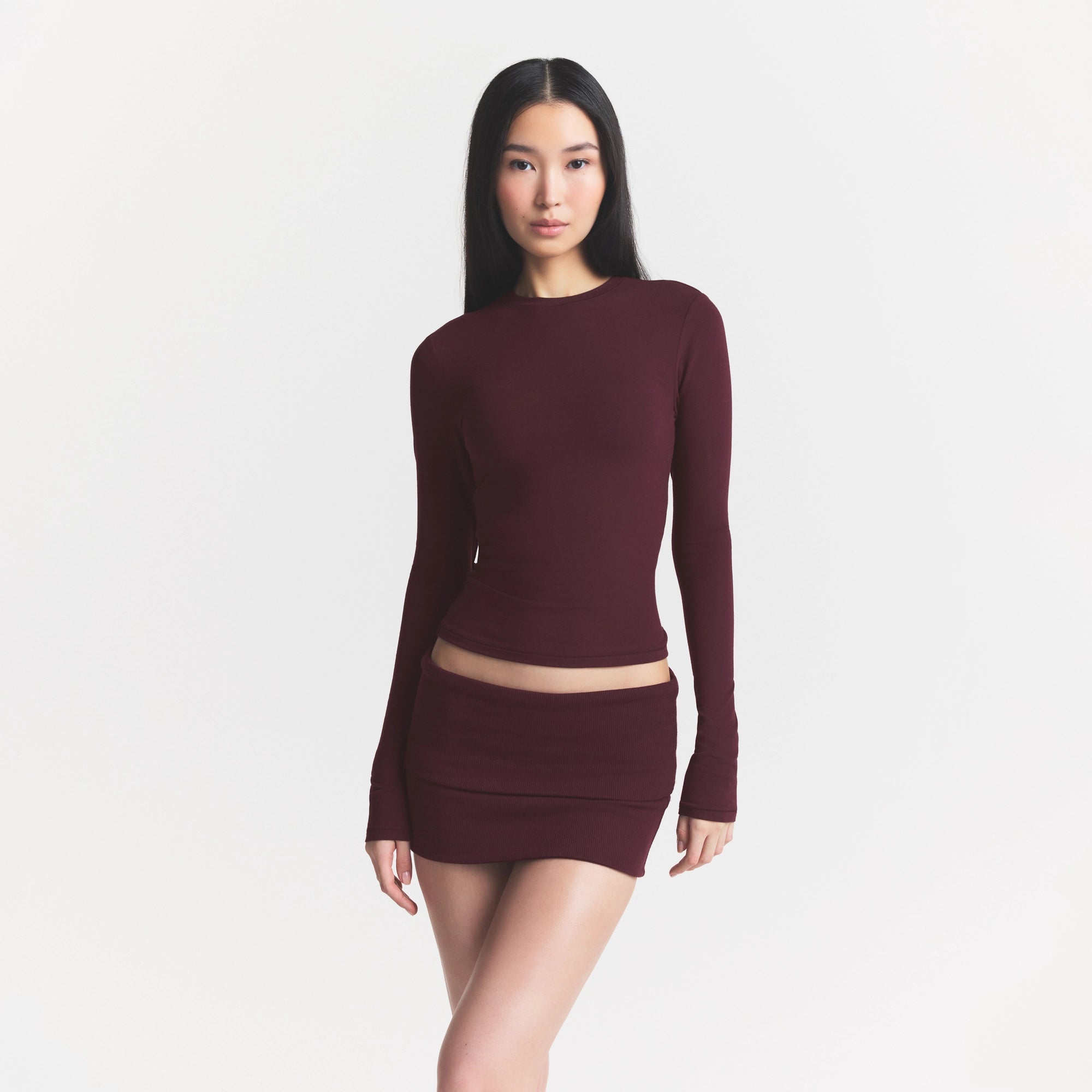 COTTON JERSEY LONG SLEEVE T-SHIRT | CURRANT ON A MODEL FRONT VIEW