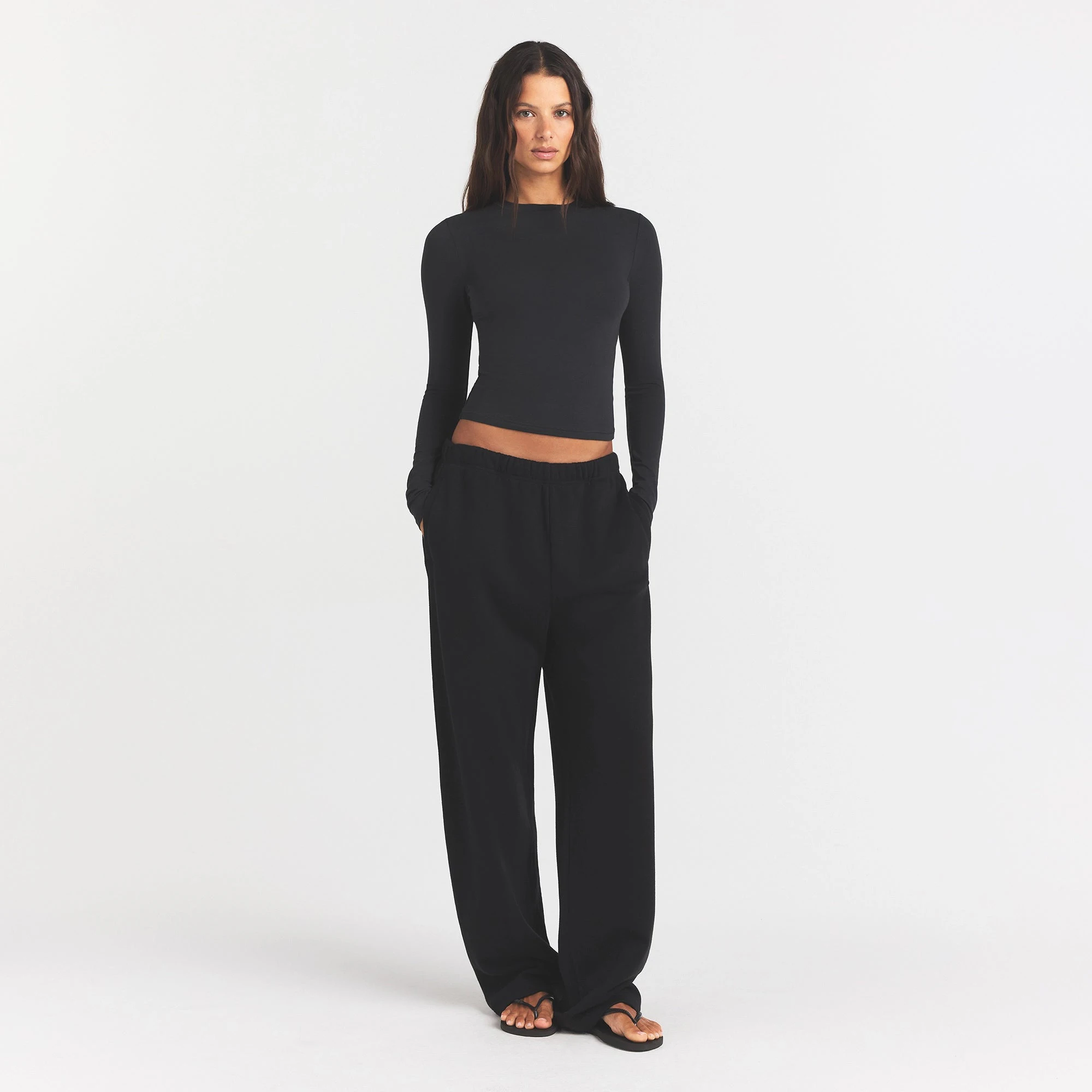 COTTON JERSEY LONG SLEEVE T-SHIRT | SOOT ON A MODEL FRONT VIEW @ | FOCUS: 0.0, 1.0, 0.9