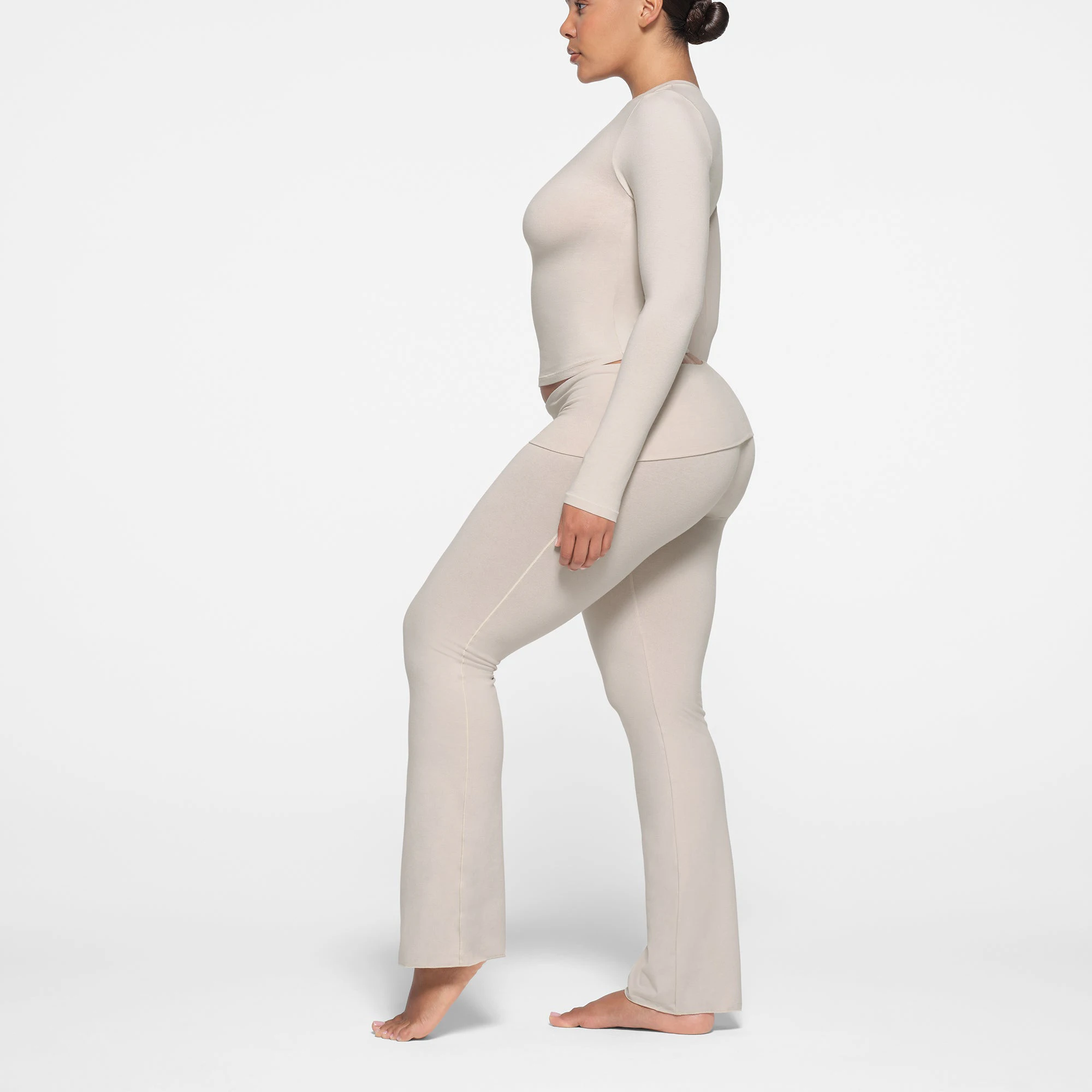 COTTON JERSEY LONG SLEEVE T-SHIRT | STONE ON A MODEL SIDE VIEW