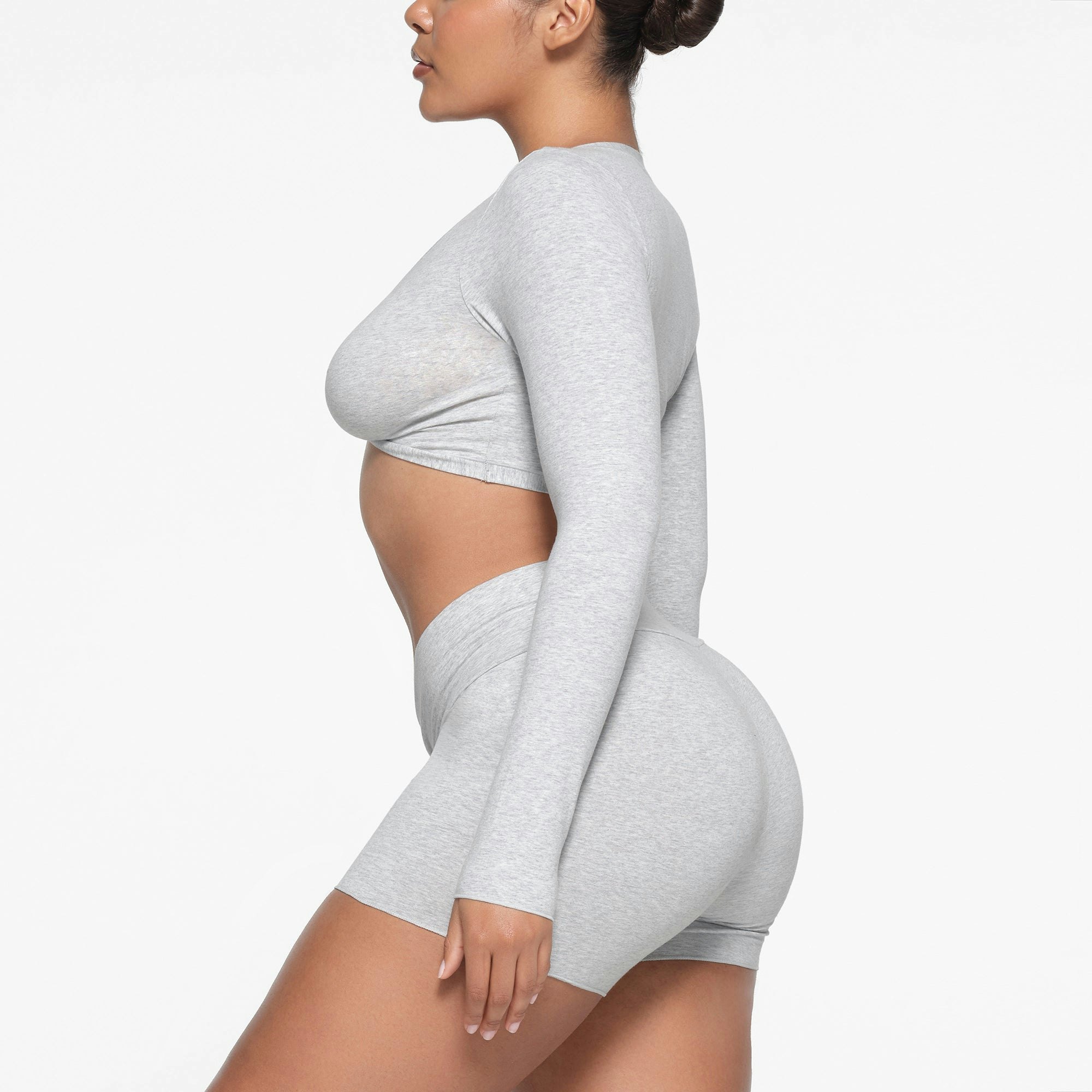 COTTON TWIST LONG SLEEVE TOP | LIGHT HEATHER GREY ON A MODEL SIDE VIEW