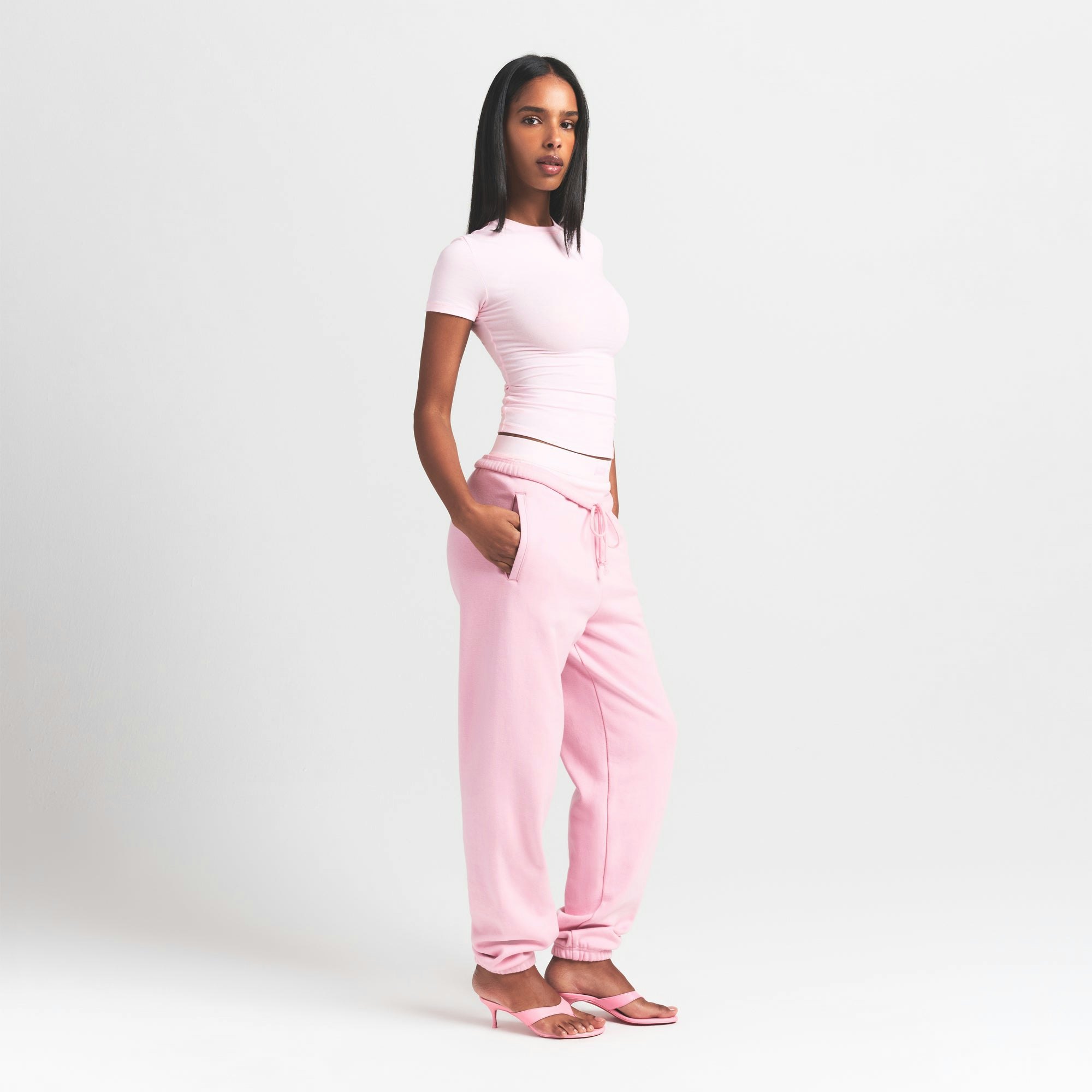 COTTON RIB T-SHIRT | CHERRY BLOSSOM ON A MODEL SIDE VIEW @ | FOCUS: 0.9, 0.1, 0.7