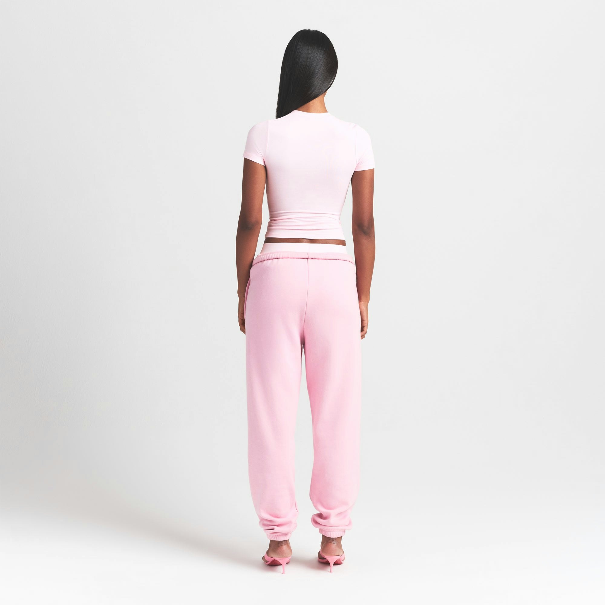 COTTON RIB T-SHIRT | CHERRY BLOSSOM ON A MODEL BACK VIEW @ | FOCUS: 0.9, 0.1, 0.7