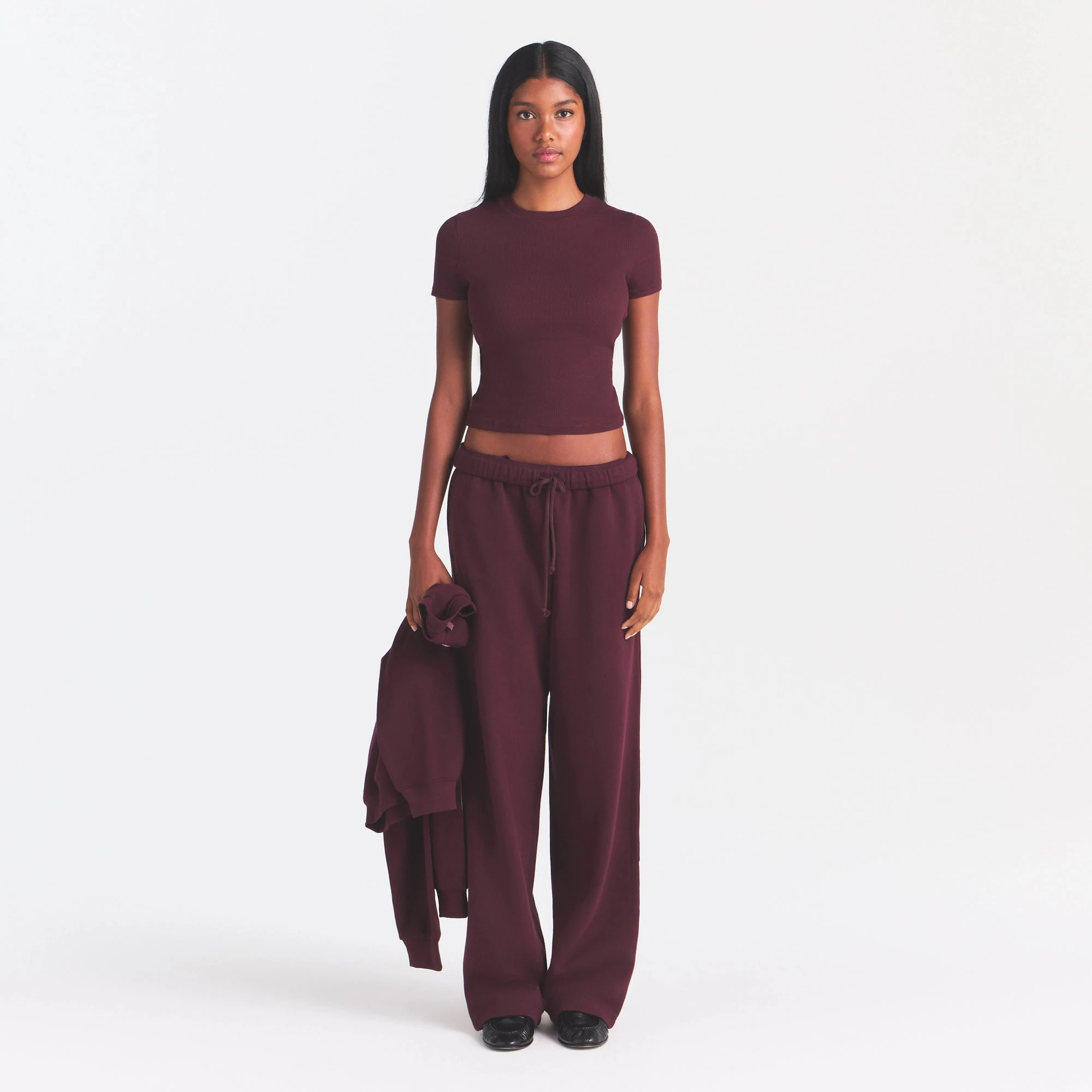 COTTON RIB T-SHIRT | CURRANT ON A MODEL | FLT@ | FOCUS: 0.0, 1.0, 0.9