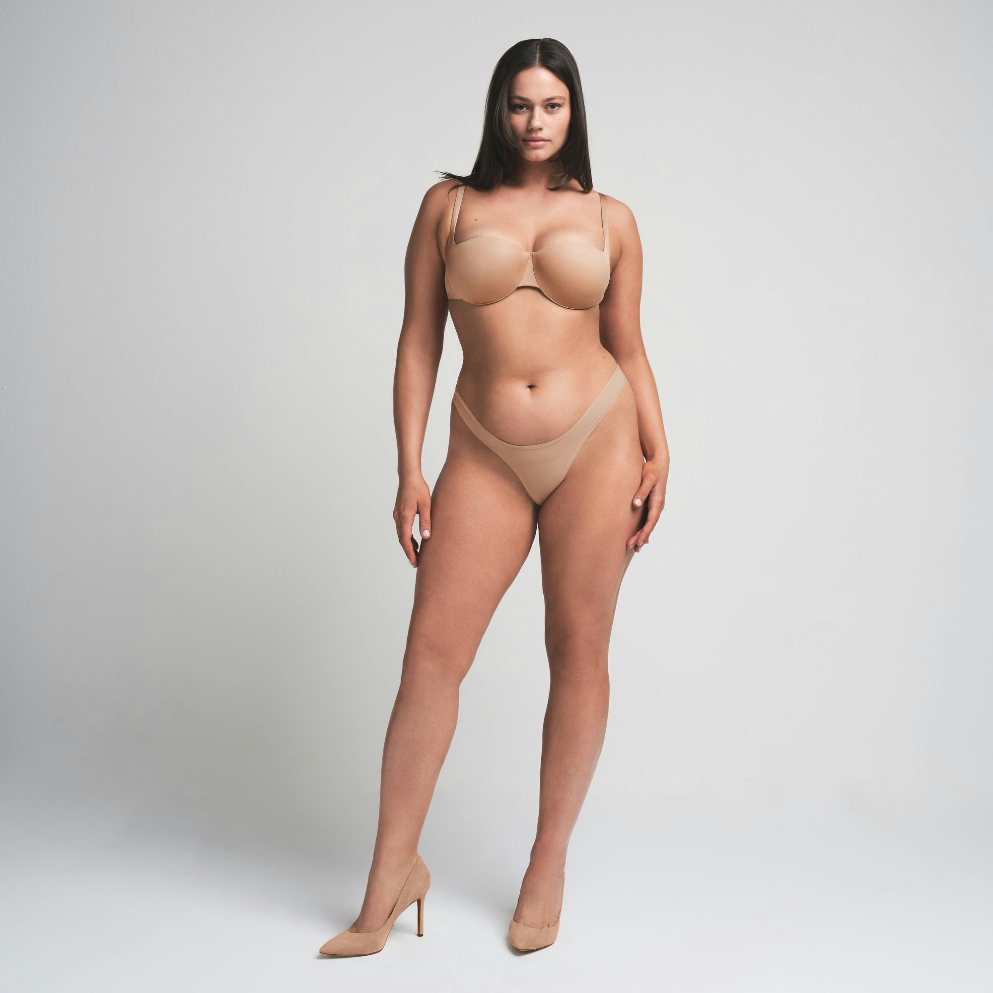 SKIMS ULTIMATE BALCONETTE PUSH-UP BRA | CLAY ON A MODEL FRONT VIEW | FOCUS: 0.0, 1.0, 0.9