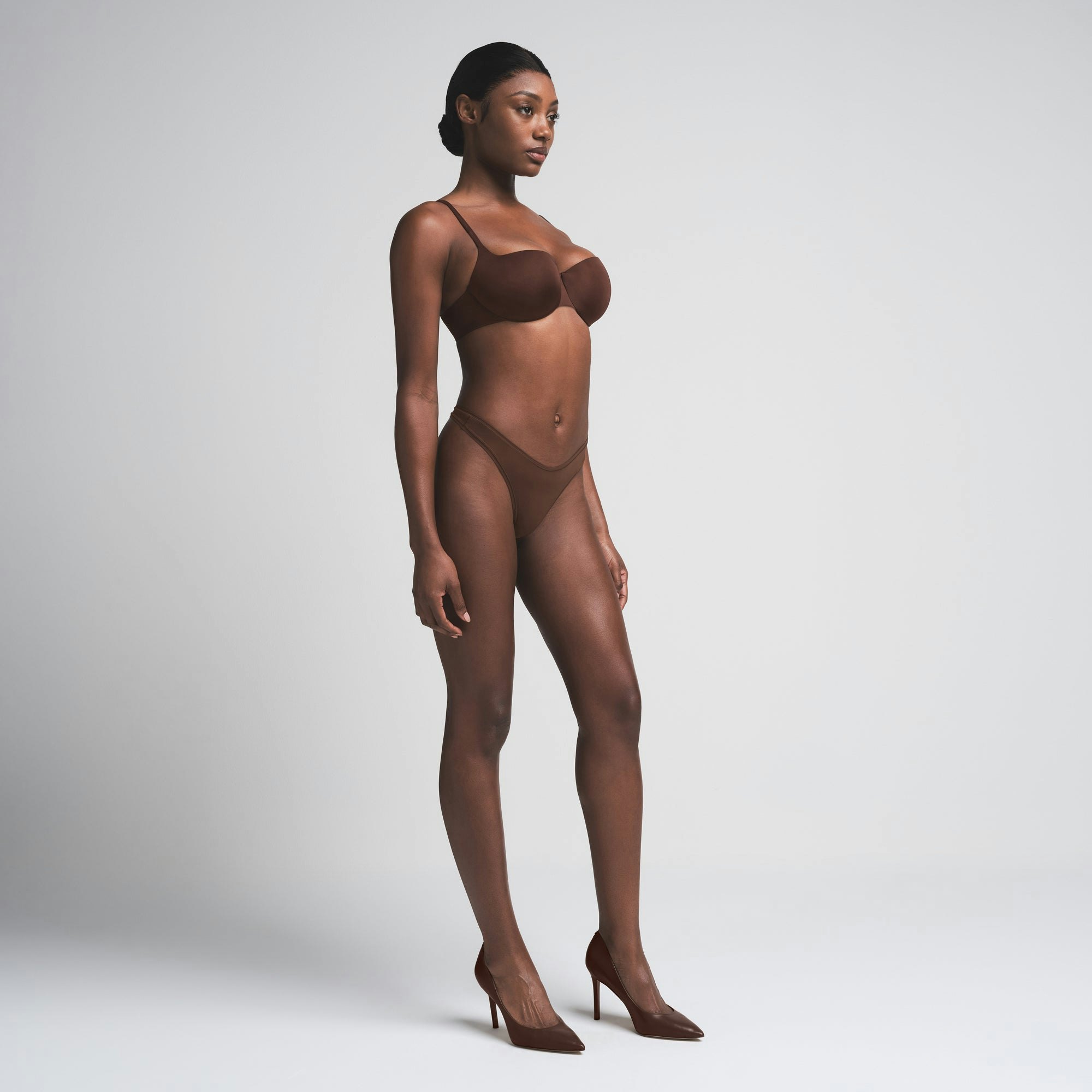 SKIMS ULTIMATE BALCONETTE PUSH-UP BRA | COCOA ON A MODEL FRONT VIEW | FOCUS: 0.0, 1.0, 0.9