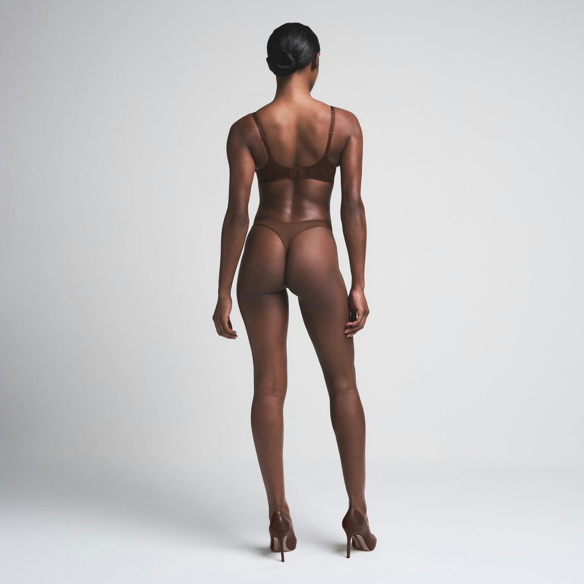 SKIMS ULTIMATE BALCONETTE PUSH-UP BRA | COCOA ON A MODEL FRONT VIEW | FOCUS: 0.0, 1.0, 0.9