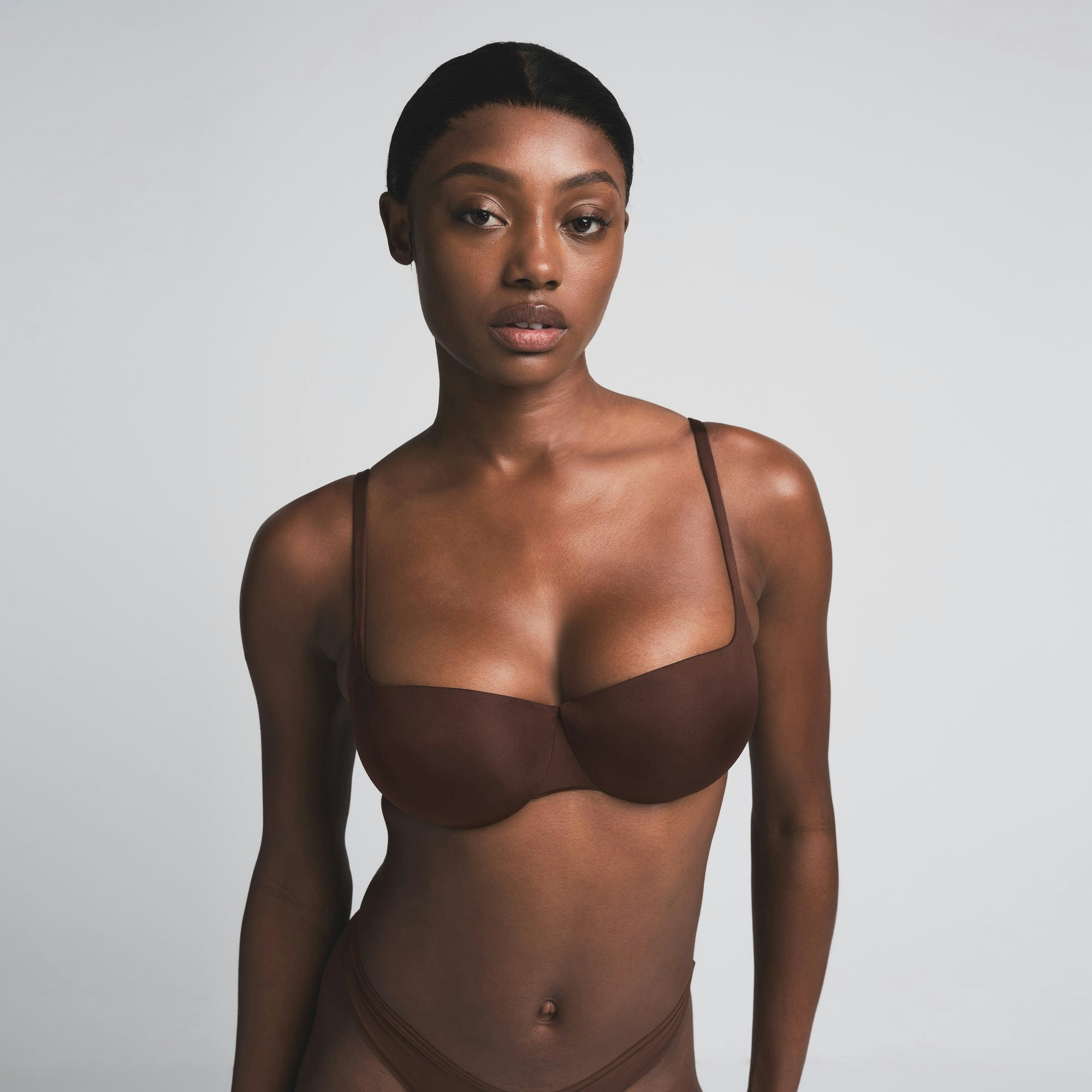 SKIMS ULTIMATE BALCONETTE PUSH-UP BRA | COCOA ON A MODEL SIDE VIEW | FOCUS: 0.0, 1.0, 0.9